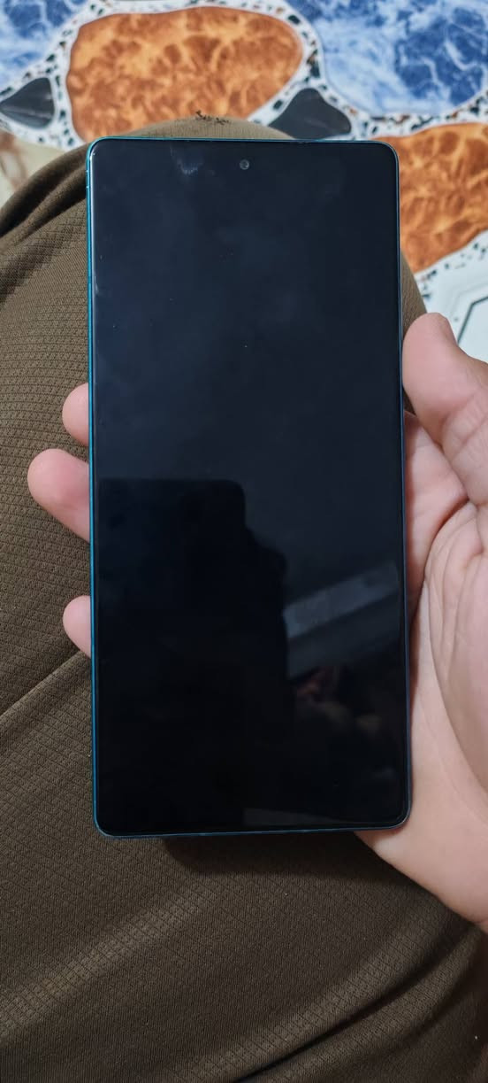 سلام عليكم  Infinix نوت 50للبيع بس الكامره الخلفيه بيه غواش سعره 250وبي مجال للتواصل ***********
