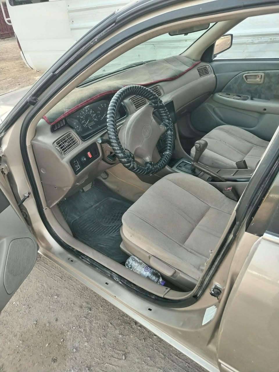 السلام عليكم
كامري مديل 2000

 رقم بصره سنويه جديده مداور ثاني يوم

كير مكينه كفاله

صبغ عام بدون ضربه 
السعر 50 وبيه مجال 
***********
