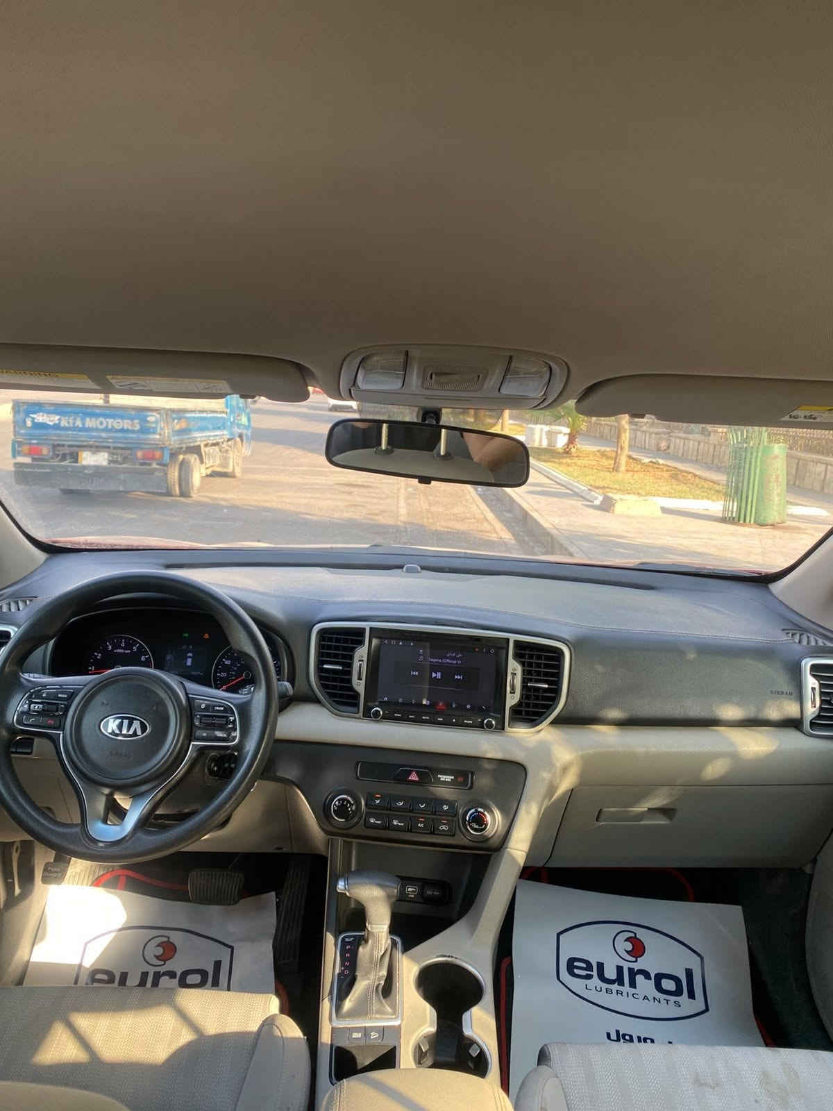 السلام عليكم
سبورتج 2019 أمريكي 
حادثها بنيد فقط 
مكينه 2400
بأسمي رقم الدولي الجديد 
صدر جديد 
تبريد ثلج
داخلها نظيف
سياره جديده بمعنى الكلمة وبلعافيه عل ياخذها
مكان السياره بغداد 
السعر 137
للاتصال ***********
