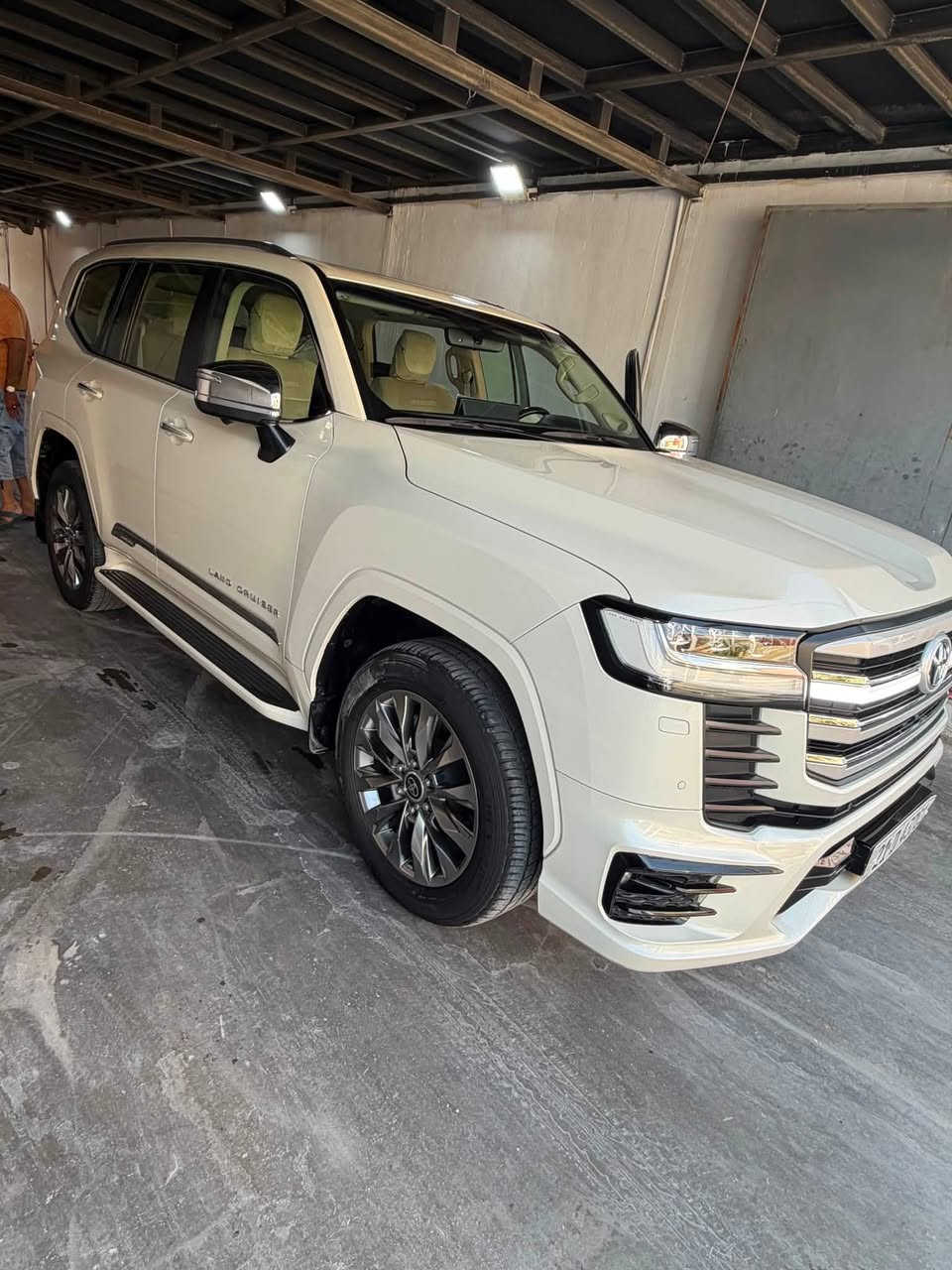 السلام عليكم 🌹

للبيع تويوتا لاندكروزر ساز VX Limited موديل 2024 🚙✨
مكفوله من لحادث ولطخه  

المواصفات:
• 4 كاميرات
• حساسات أمامية وخلفية
• كراسي أمامية وخلفية تدفئة وتبريد
• كراسي  كهربائية مخمل 
• مواصفات VX Limited

السيارة نظيفة جداً وبحالة ممتازة، جاهزة للفحص                              السعر  780 وبيها مجال بسيط 

مكان كربلاء
هاتف ***********
