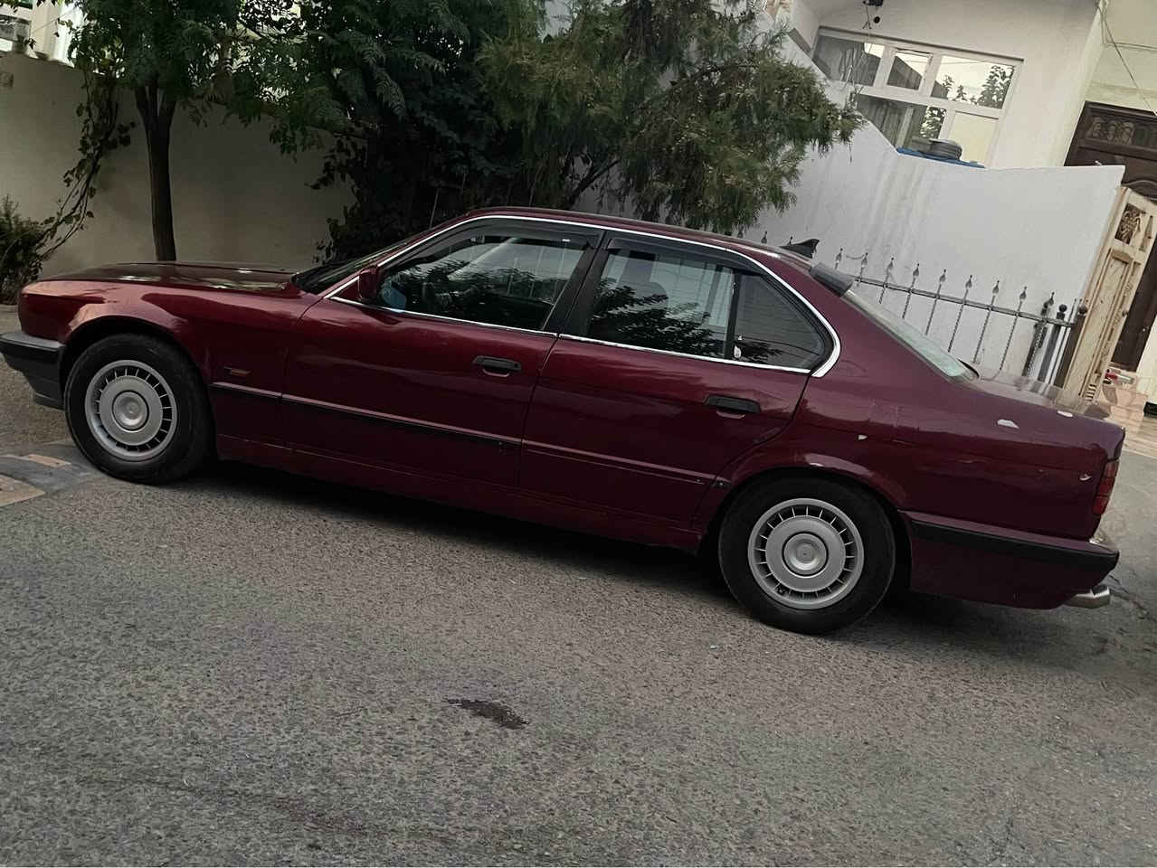 بي ام دبليو ٥٢٣ • موديل ١٩٩١ • جير عادي