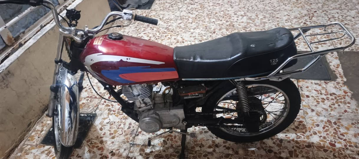 سلام عليكم اربع كير كلك محرك لا يبخر  دراجه من شغل البيت السعر 275 وبي مجال العنوان نجف شارع مطحنه مقبيل قريت الغدير التواصل ***********
