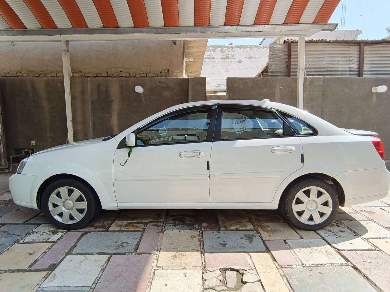 السلام عليكم ورحمة الله وبركاته ...
‏للبيع .... 

‏شوفرليت اوبترا  ET لون ابيض ... موديل 2011 خليجي ... رقم قادسيه الدولي الجديد ...  سنويه لغاية سنة 2028 ... السياره بأسمي ... محرك 1600  كير اوتوماتيك ...  كير ومكينه بحاله جيده جدا .. 

‏شاشه جديده مع كامره  ...  وداخل نظيف لونين رصاصي مع صاج كما موضح بالصوره .. 

‏  تدفئه تبريد شغالات  بشكل ممتاز ...  فقط قطعه وحده جاملخ جهة اليمنه مبدل جديد مع بعض الصبغ والخدوش والرصعات والبارد  شي قليل جدا ....

‏السعر ٨٠ ورقه وبي مجال بسيط٫٫٫.
حبايبي شرط المداور ثاني يوم .... 
‏الموقع_ بابل ... الحله .. مركز المدينه .. 

‏للاستفسار الاتصال ع هذا الرقم 

‏***********
