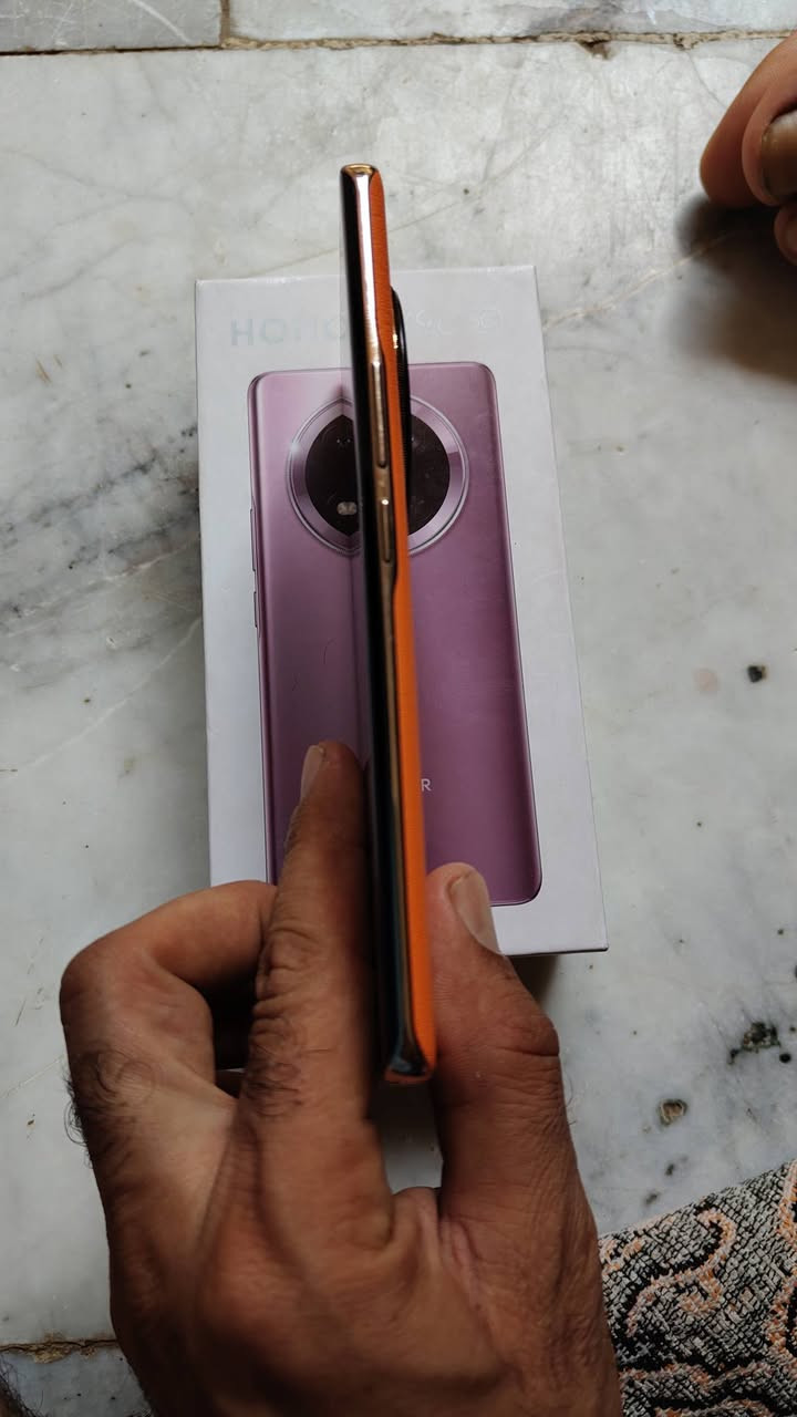 مكلف بالنشر موبايل HONOR X9C موبايل نظيف جدا اغراضه كامله للبيع ب 325 وبي مجال ***********
