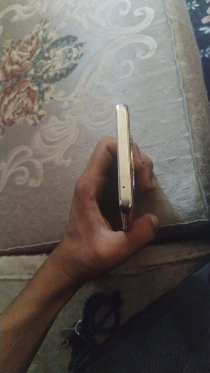 هونر x9bذاكره 256تليفون مثل مشوفون بدلتله ايسي شحن وحط صمغ هواي وصار هيچ  تليفون يخبل /ما ويا غراض فقط كفر /بغداد دوره ابو دشير الضغط ***********
