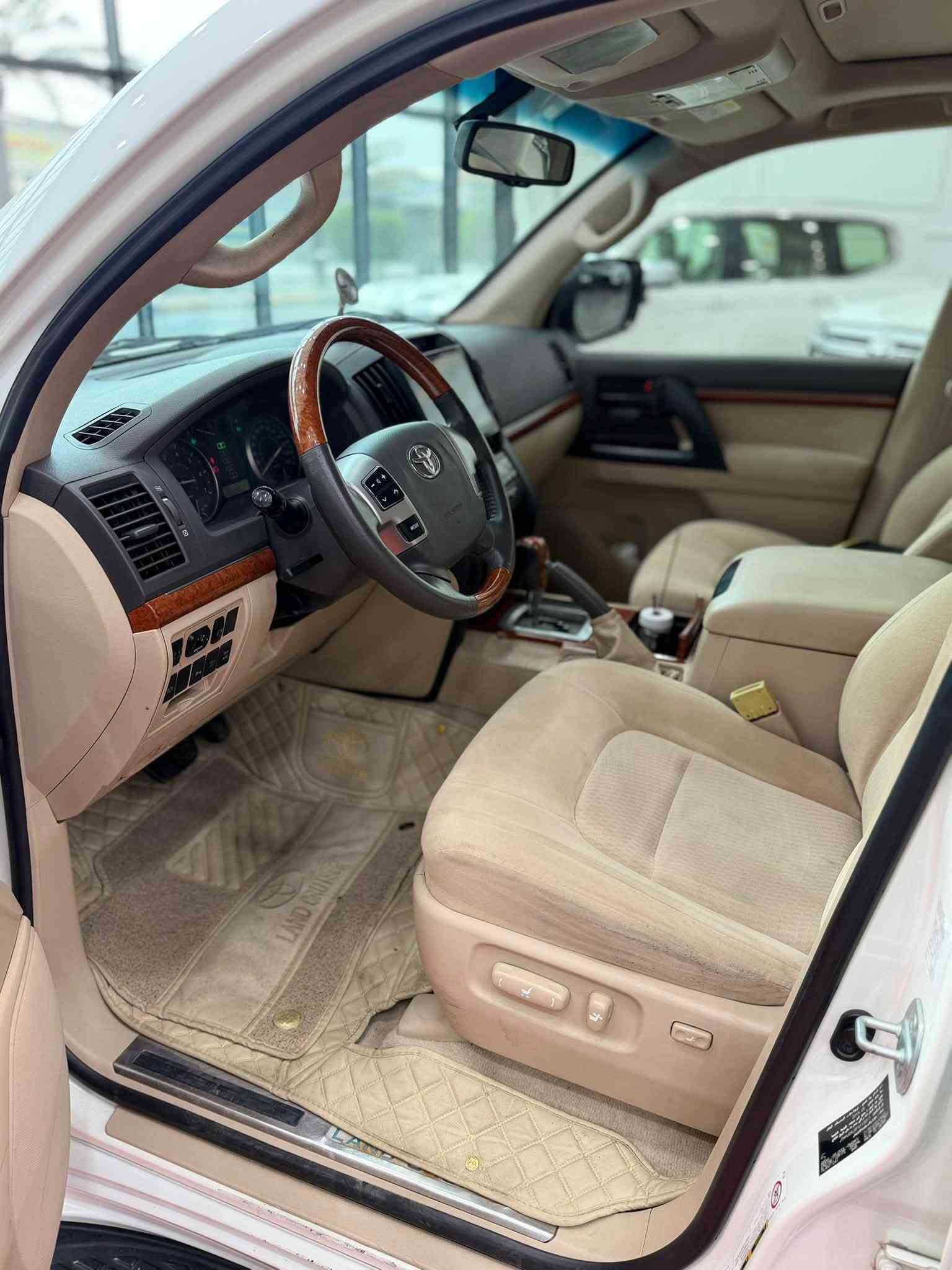 السلام عليكم 
لاندكروز GX-R
موديل :2015 
المواصفات 
فتحة 
بصمه 
كشنات كهرباء 
داخل قرميدي 
تحكم ستيرن 
صاجات 
 3 قطع تبريد 
 7 راكب 
حساسات امامية + خلفية 
لايت زنون 
بلوجكتور 
زراك لايت 
لد امامي 
هوك سحب 
فور ويل 4x4
المكينة 6سلندر 
 4000 
مري شفط كهرباء 
اشاير بالمري 
دوسات 
ويل كب كروم 
نيكلات 
ويل كب كروم 
بصمة عدد 2 
(رقم اربيل تحويل / وكالة)
السعر : 345
العنوان : بغداد الكاظمية قرب مرور الكاظمية معارض جكوك معرض آلبحر المميز 
للاستفسار
صباح الفتال
 ***********
