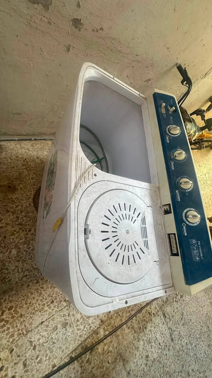 غراض للبيع رفوف. مال محل معه تعاليك مال رفوف.   وجام خانه.  جام  وغساله شغاله بس تجفيف مالته وكف.   للبيع.   ***********
