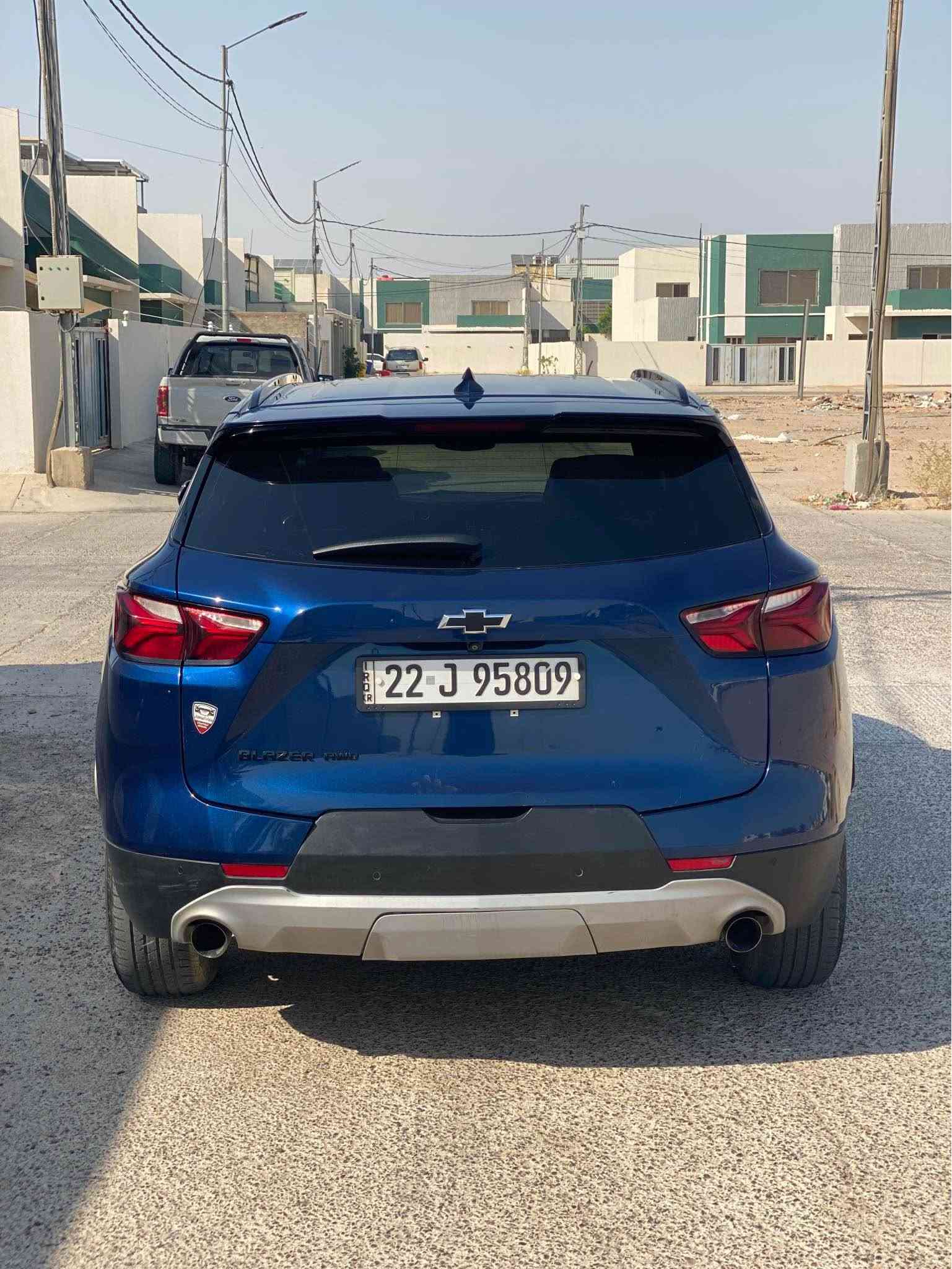 بلايزر 2022للبيع او مراوس حسب القناعه 
ماشيه 66 فئه LT محرك 2000تيربو 4X4
داخله جلد كشن كهربائي جنطه كهربائي  ولا كلوب بل دشبول مشتغل 
ضرره بنيد او نص قبق الجنطه فقط مكفول لغد وشاصي 
جاهزه السياره سعره 185 مكانه النجف الاشرف 
اللاستفسار *********** النجف, العراق
