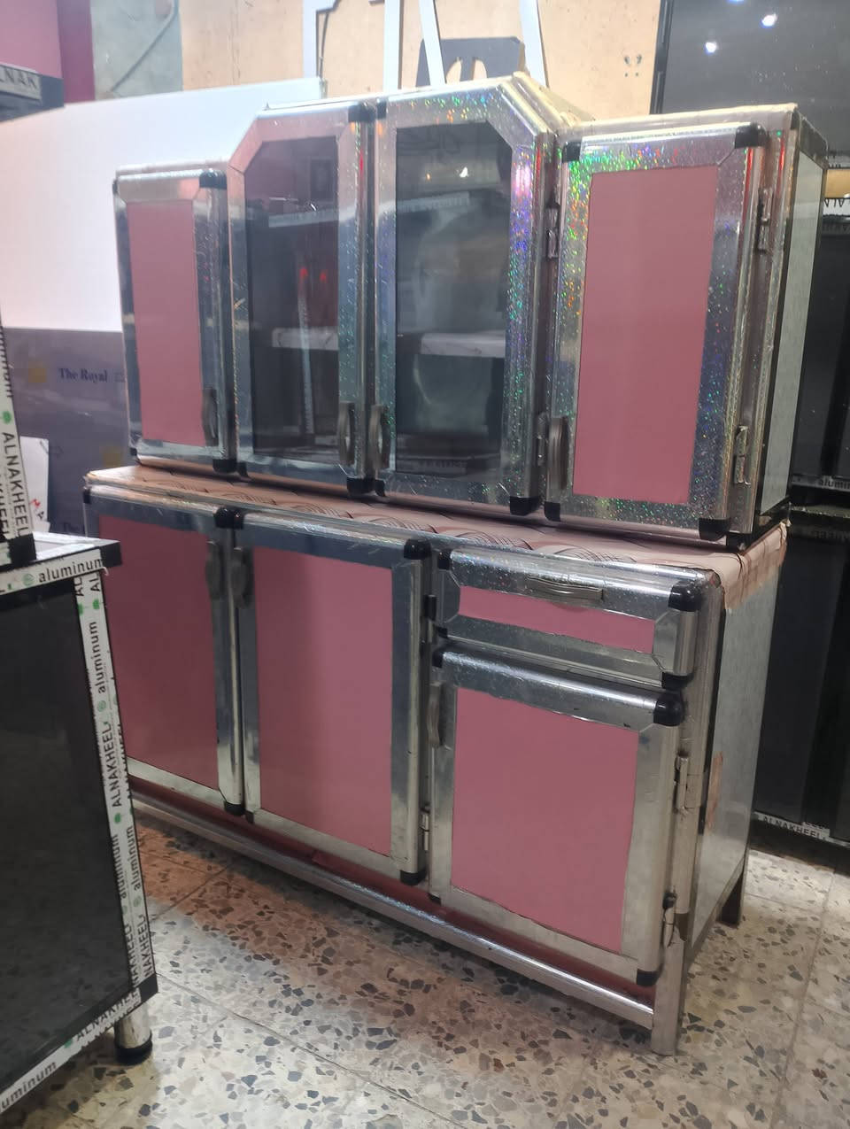 سلام عليكم كاونترات مستعمل للبيع سعر لواحد 150مجال قليل نضيف جدا حي العسكري لعابد ومقابل مستوصف ***********او***********
