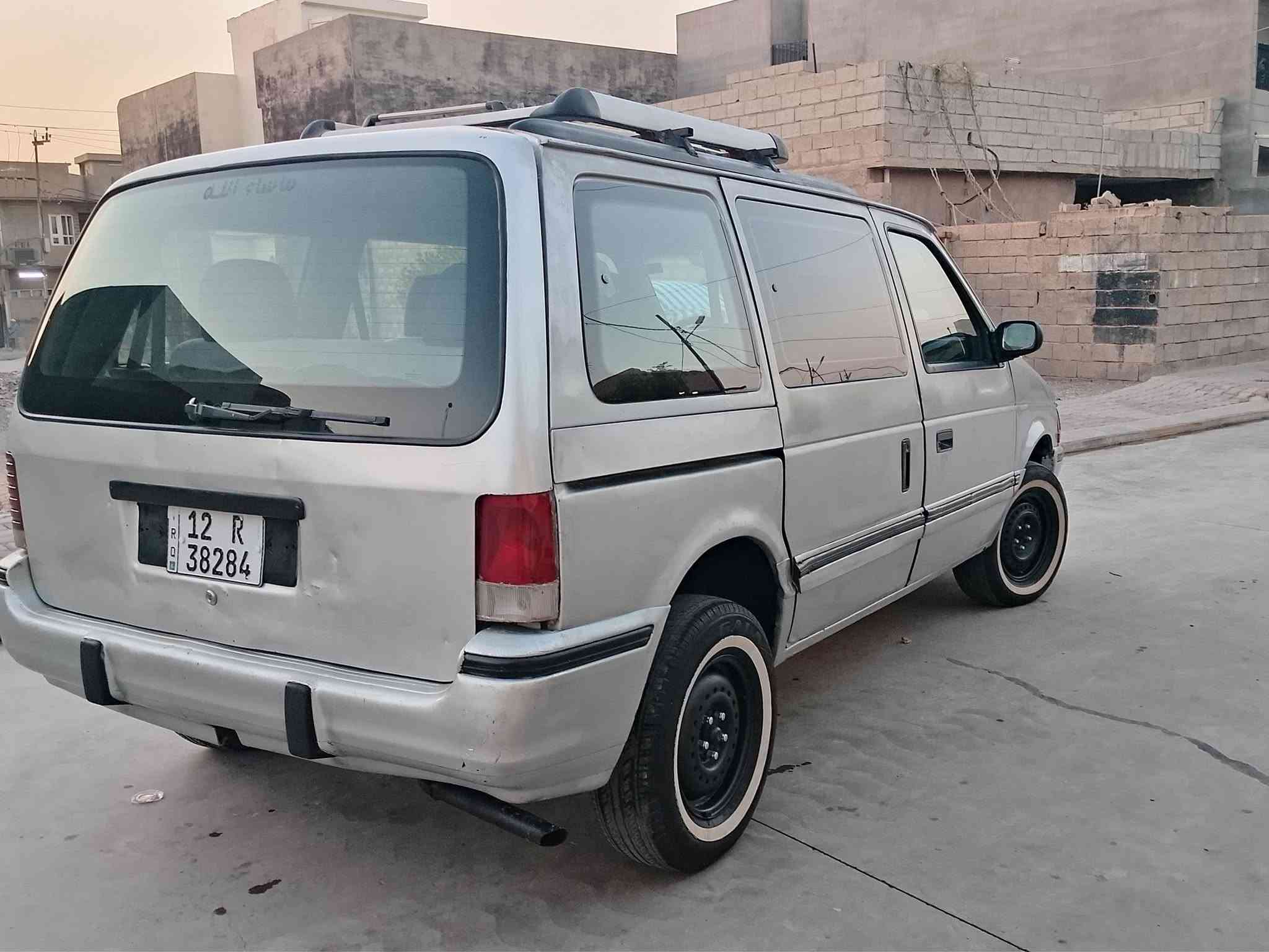 سلام عليكم عيني عندي گلايزر للبيع موديل 93 حجم 3000 محرك گير بشرط گشر داخل نضيف لون رصاصي فضي سنويه مشروع وطني لحد 2030تنتهي شرط التحويل بطاقه بنزين ⛽ بيها كهربائية شغاله مكاني كركوك سعر 36بي مجال بسيط ***********
