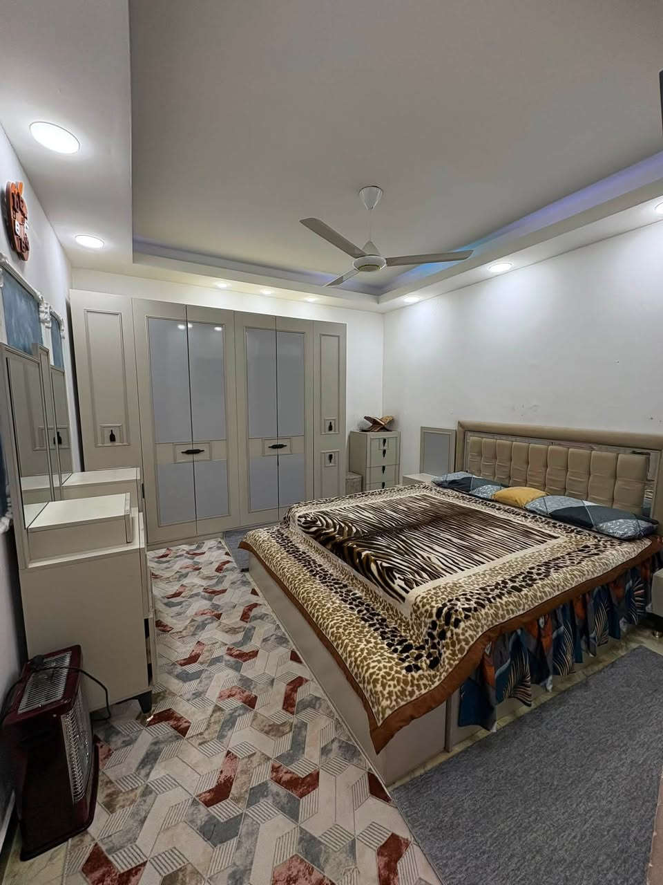 السلام عليكم بيت مساحة 100 م  6.60 * 15 زراعي عقد 117   طابقين  الموقع  الزعفرانية على طريق الرستمية السده مقابيل اسواق حسون 
للاستفسار الاتصال على الرقم    او مراسلة واتساب     ***********
