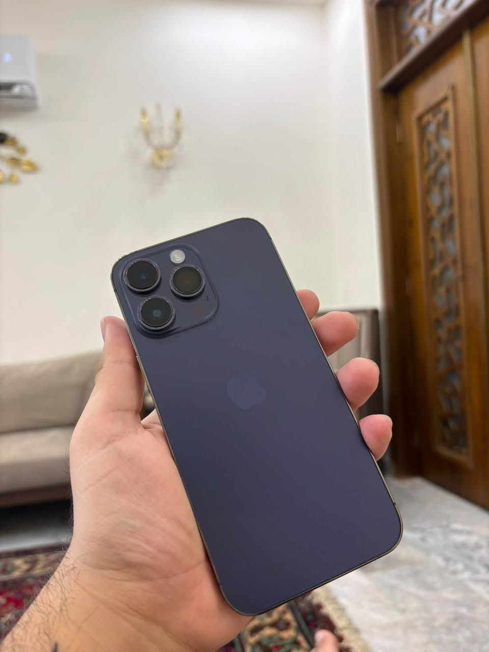 السلام عليكم
ايفون 14 Pro max
ذاكره 512g
بطاريه 80
نضافه 100 الجهاز نضيف كلش وممفتوح الجهاز ولا مستبدل بي اي قطعه الفيس ايدي شغال 
فقط النقطه الي بلشاشه العيب الوحيد وممأثره على المس او الكامره 
السعر 650 وبي مجال 
 مكاني بغداد العامريه ***********
