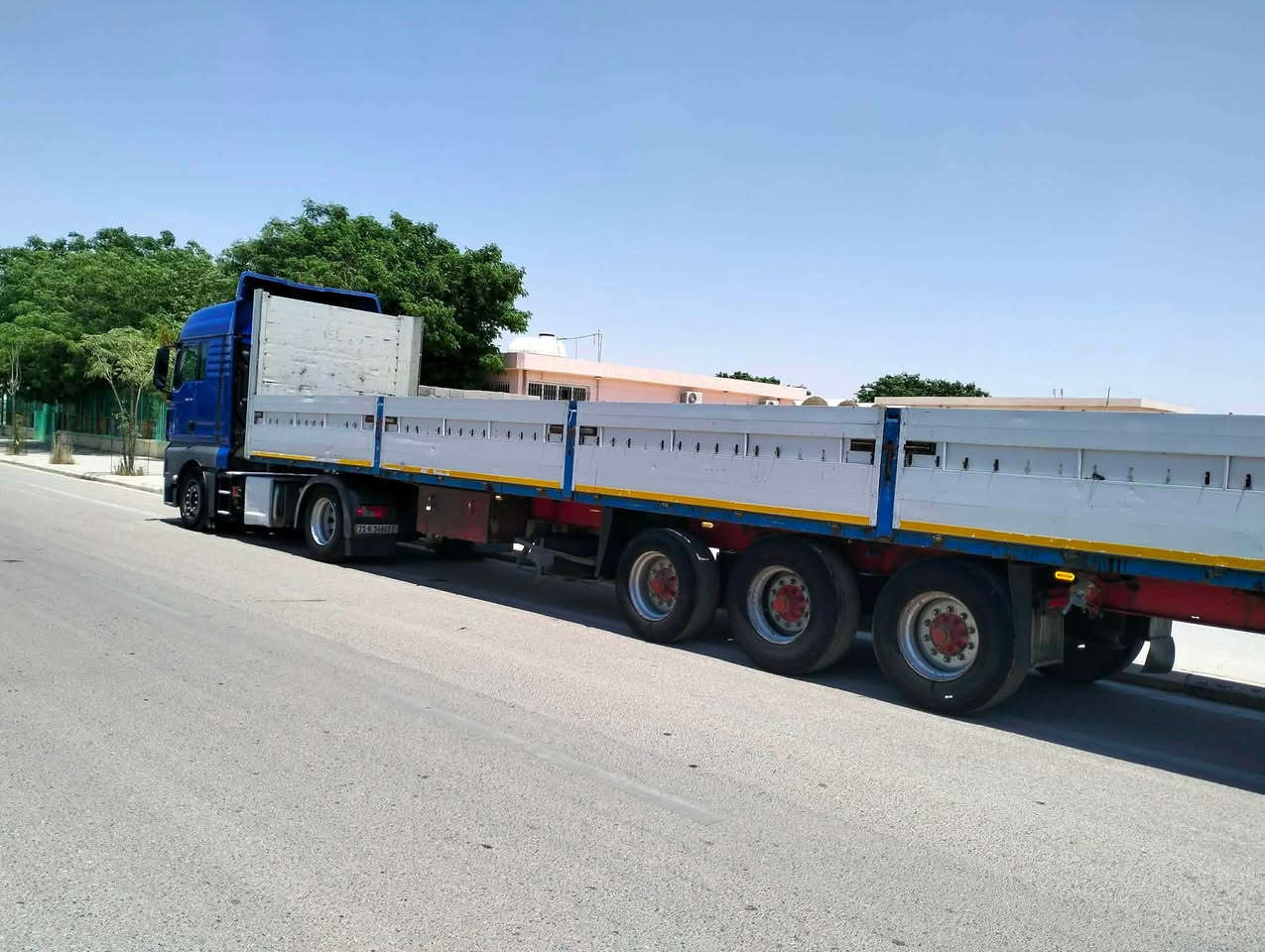 مان بێریڤان بۆفرۆشتن 480ئۆتۆماتیک هاڤ سەلاجەبۆیلەر ریتایدەر ئیمپریفایەر
تایەی تازەیە تازە رەقەم کراوە سەنەوی دارو بەردی تازەیە 
بەکاملی ئەیفرۆشم  
گێرو مەکینەو کارەبایی و ریتایدەر بەشەرت نوقسانی تیانیە لەناو ئیشایە رۆنی تازە گۆراوە 
بیانو برە
***********
