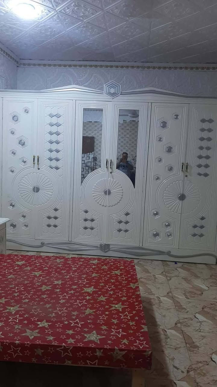 سلام عليكم غرفة جديد البيع 700وبيه مجال المكان كربلاء الحسينيه هاذه الرقم ***********
