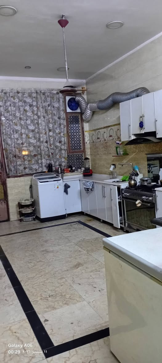 بيت زراعي للبيع ع ١١٧ /٢٠٠متر يحتوي على مطبخ حار وبارد واستقبال ١٠في ٤ كبيروهول حولي ٥في٨ وغرفتين نوم٥في٤ وصحيات ٢ طابق واحد الوجهه٨ والنزال٢٥  وبي محل خارجي ٤في٤ للاستفسار التواصل ع الخاص وعلى الرقم ***********
