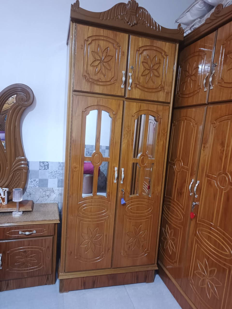 السلام عليكم
غرفه نوم تسكام كنتور مكون من6 بيبان غرفه درجه اولا  مثل ماشوف بل صوره تسكام في واسط قضاء الحي
البيع السعر مليونين 100 وبيه مجال
مكان واسط / زين القوس

