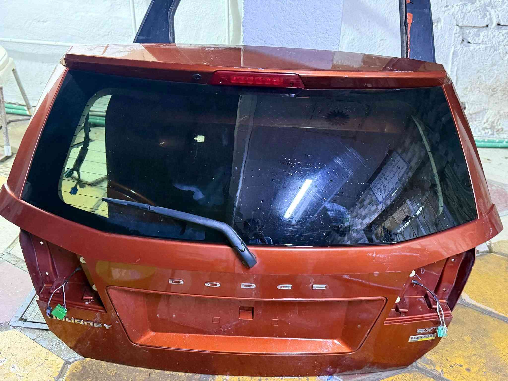 السلام عليكم 
غراض جورني مامشدودات بالعراق
لون مشمشي 
بيبان نضيفات كلش بدون بطاين  
جنطه نضيفه كلش 
البنيد شوفت عينك محولب 
يدا مال باب بيهن نقص بس مال السايق   
(البيع.جمله. مفرد) 
ذي قار مركز (الصالحيه) 
للاستفسار :***********
