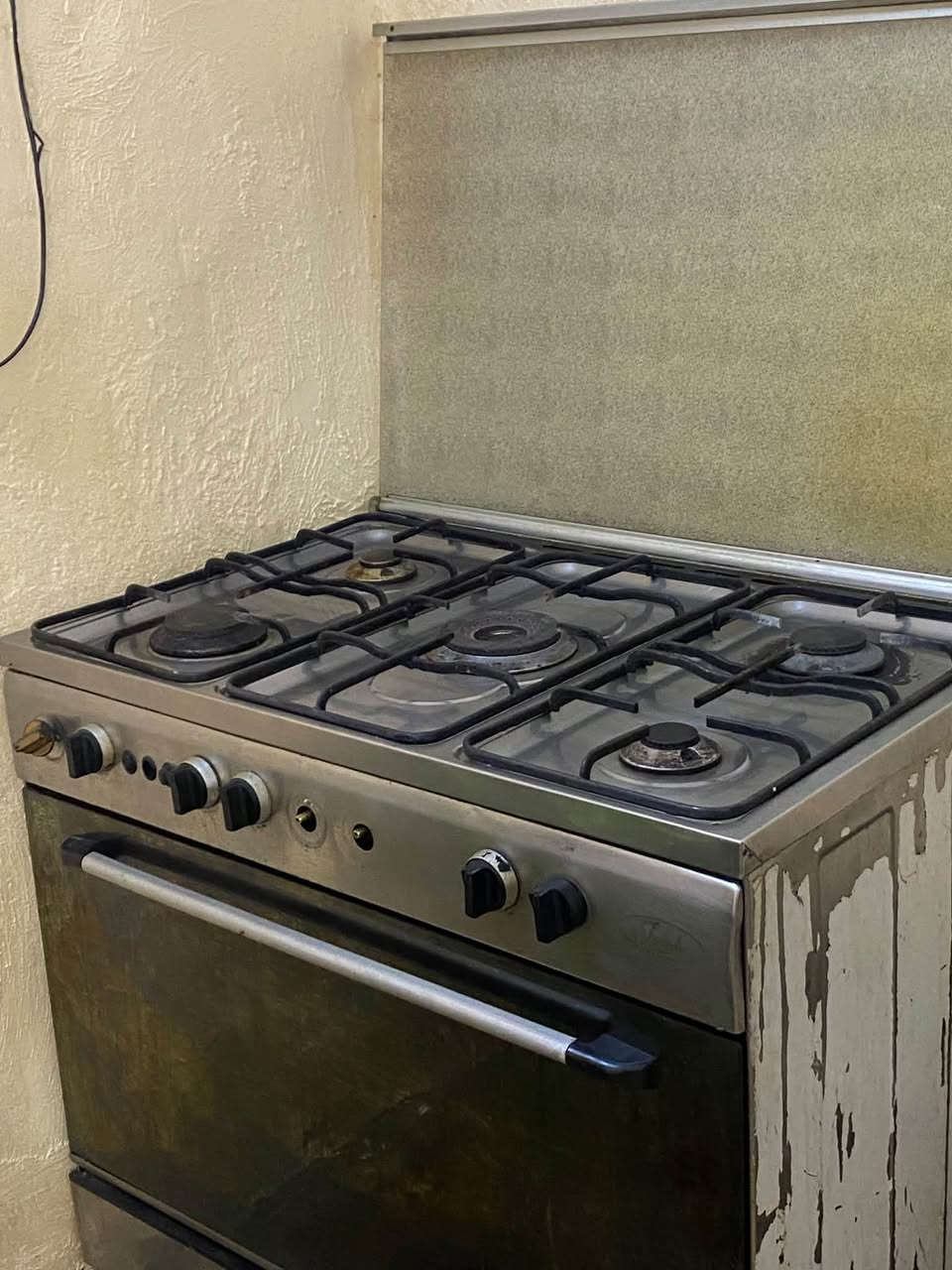 طباخ • نضيف • شغال