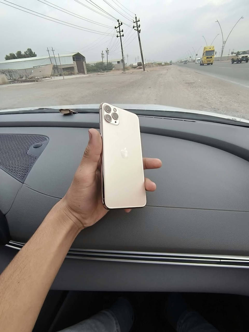 آيفون ١١ برو ماكس • بطارية ٨٤٪ • شاشة مستبدلة