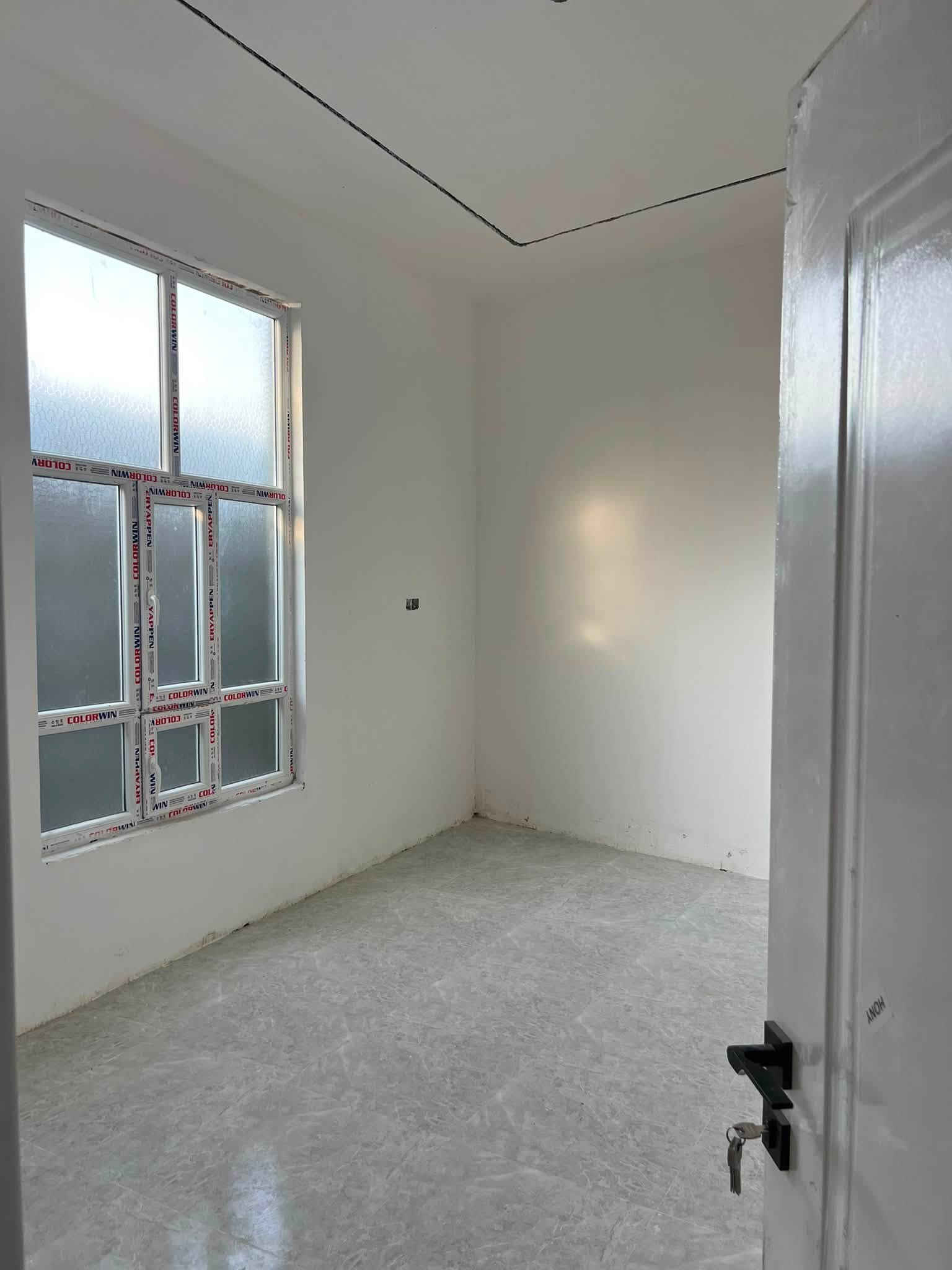 دار للبيع 🏠 مساحة 154 متر طابو زراعي تحويل مباشر العنوان شارع 40 الصوفية قرب (جامع المتقين)يحتوي على ثلاث غرف وصالة وديوانية + الطابق الثاني سويت كامل حمامات عدد 2 ومطبخ +كراج سيارة البيت بناء جديد 2026 السعر 75 مليون وقابل للتفاوض/للاستفسار الاتصال ***********
