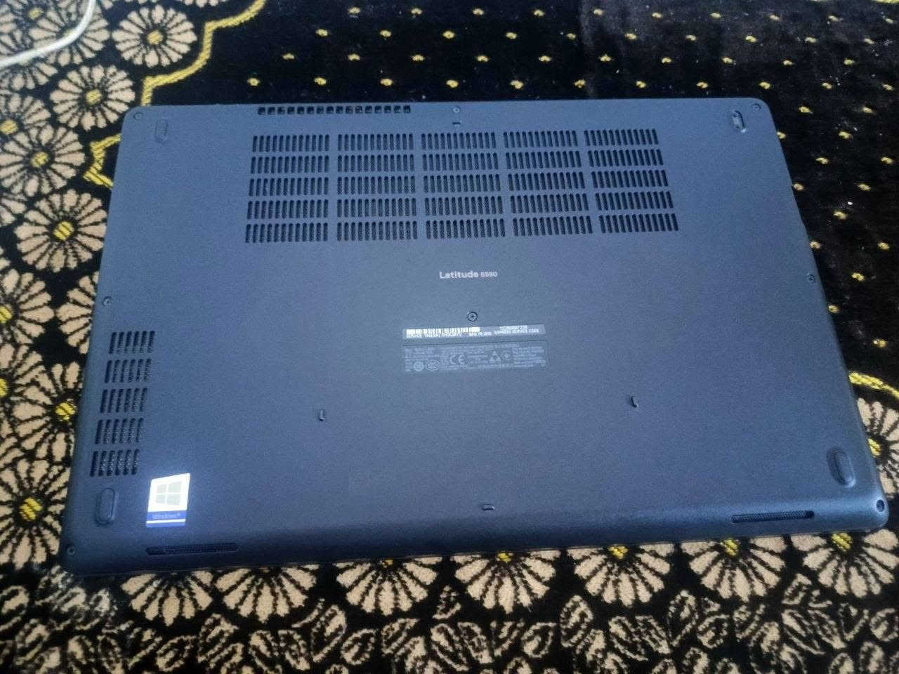 لابتوب Dell Latitude 5590 للبيع
​السلام عليكم، لابتوب ديل عملي ونظيف جداً للبيع بسبب الحاجة. استخدام طالب خفيف فقط (دراسة، يوتيوب، وتليجرام) والجهاز بحالة ممتازة وبدون أي مشاكل فنية.
​مواصفات الجهاز:
​الشركة والنوع: Dell Latitude 5590
​المعالج (Processor): Intel Core i5-8350U (الجيل الثامن - أربعة أنوية 8 خيوط)
​الذاكرة العشوائية (RAM): 8 GB
​التخزين (الهارد): SSD بسعة 256 GB (سريع جداً في الإقلاع والتشغيل)
​البطارية: ممتازة جداً (تطول أكثر من 3 ساعات ونصف متواصلة بدون شاحن)
​نظام التشغيل: Windows 11 Pro الأصلي (64-bit)
​الملحقات: الشاحن الأصلي.
​السعر: 250,000 وبيها مجال
المكان: [موصل/يارمجة الشرقية الثانية]
التواصل: الاتصال على الرقم [***********].
