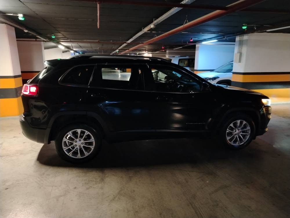 🚙 للبيع Jeep Cherokee Latitude 2019

🇺🇸 وارد أمريكي
📍 نمرة جديدة
📊 العداد: 107,000 كم
🎨 ولا قطعة صبغ أو معجون
🪑 فرش قماش
📱 شاشة + Apple CarPlay + Android Auto
🚘 تثبيت سرعة
📷 كاميرا خلفية
💡 إضاءة زينون
🔥 تدفئة مقاعد أمامية

🔧 المحرك: 2.4 لتر – 4 سلندر
⚙️ دفع أمامي

🛠️ حالة المحرك:
تم فتح الغطاء العلوي فقط لتغيير الجوان (الواشر)، بدون أي تغيير أو صيانة داخلية للمحرك.

🔋 البطارية مبدلة قبل أقل من سنة
🛢️ الزيت مبدل حديثاً
⛽ البنزين المستخدم خلال فترة الاستخدام سوبر
🔧 البواجي مبدلة حديثاً، أصلية وكالة

✅ جاهزية ميكانيك وكهرباء 100%
✅ بدون أي معجون أو صبغ
✅ السنوية مجددة من حوالي 6 أشهر
✅ لا توجد عليها غرامات
✅ سيارة نظيفة وجاهزة للاستخدام

📞 للاستفسار والتفاصيل: *********** أربيل, العراق
