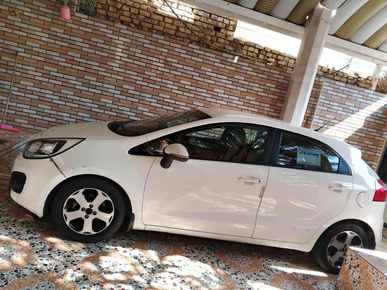 للبيع كيا ريو هاشباك سياره مابيه ضربه محركه 1600 بسم سعره 75 وبيه مجال  ***********

