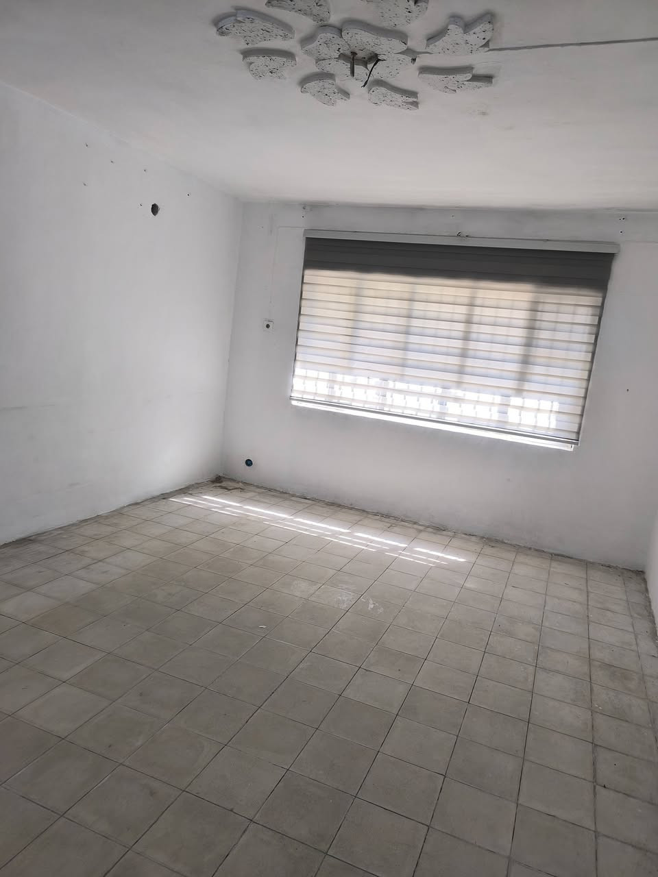 بيت 260متر واجهه 15 طريق بغداد أوراقه كامله ***********
