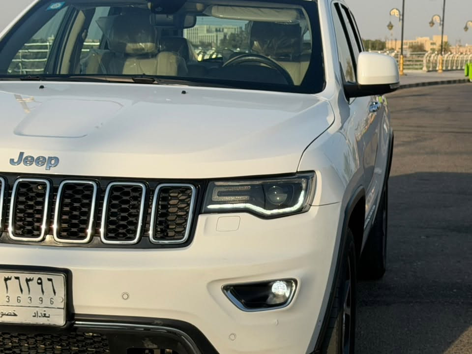 جيب كراند شيروكي لمتدد بلاس
مديل 2019
*  خليجي مكفولة 
* محرك 3.6L V6 Pentastar
* قوة 295 حصان
* قير أوتوماتيك 8 سرعات
* دفع رباعي 4×4
* ماشيه,143 كم
* نظام Quadra-Lift للرفع والخفض
* نظام دفع Selec-Terrain بأوضاع متعددة للقيادة
* فتحة سقف بانوراما
* داخلية جلد Nappa فاخر
* مقاعد أمامية كهربائية
* تبريد وتسخين المقاعد
* ذاكرة للمقاعد
* دركسون كهربائي
* دركسون جلد مع أزرار تحكم
* شاشة Uconnect
* Apple CarPlay / Android Auto
* كاميرا خلفية
* حساسات أمامية وخلفية
* مثبت سرعة
* تشغيل ودخول ذكي
* تشغيل عن بُعد
* مرايا كهربائية
* باب خلفي كهربائي
* جنوط خاصة بفئة Overland
* إضاءة LED
* نظام صوت فاخر
* تكييف أوتوماتيك
السياره مكفوله 
* السيارة نظيفة جداً واستخدام شخص 
السياره تحويل نفس اليوم 
العنوان ميسان  
الرقم ***********
السع258$ وبي مجال

