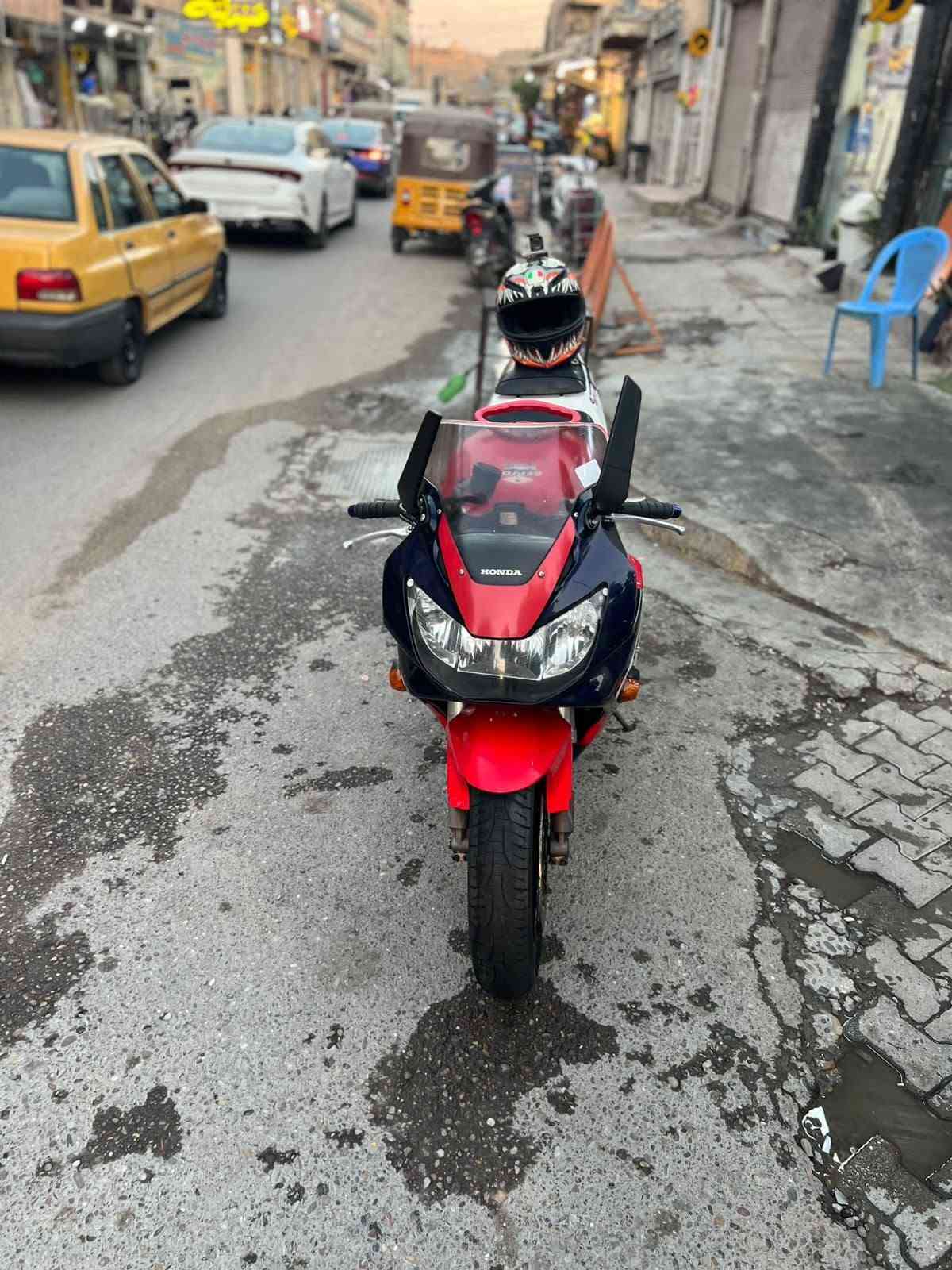 السلام عليكم للبيع cbr929 دراجة كاملة نضيفة مفتوح كور مبدل كازكيت فقط مكان بغداد ساحة عدن سعر مليونين و٧٥٠ بيهة مجال او مراوس بي سي اكس***********
