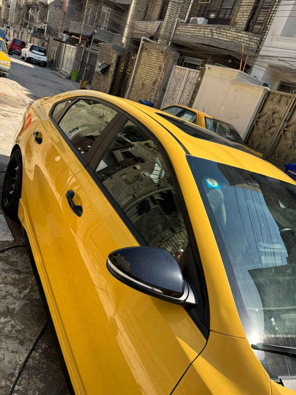 سلام عليكم كيا فورتي 2023 سياره على وضع الشركه ترايها زيرو السياره ممشتغله تكسي ماشيه 74 كيلو مو ميل  محرك تيربو اقوه من دوش بالف قاط المحرك والكير كفاله من فتح البرغي التبريد ثلاجه السياره وارد استرالي تجي اقوه من الامريكي بس ستيرن يمنه ويفروه يسره شغل بلادي مال خارج مو مال عراق تجي تكلب الحد متمل سياره بلاديه رقم بغداد بسمي السياره مصفره ومهزوزه كبل تحول حادثها بنيد مبدل نفس الون تفصيخ وجاملغات نفسهن شاصي الايمن مجرد تعديل بسيط مكفول من تجوي والحيم والكص ع السونار ابيعلك وبيها بالعراق رصعه بالجاملغ الخلفي وبالباب بدون لا بارد ولا حار مجرد معجون ع كد شبر الباقي كفاله سياره خير من الله ما بيها نقص برغي لايتات زنون شادلها تايرات لوك بس واحد شوي تعبان صبغتها حلوه السياره مكان السياره بالديات السعر120 وبيها مجال متلكه هيج نضافه بهيج سعر بس مستعجل ومحتاج شويه الله يشهد الشراي يتصل ما تواجد على النت
 ‭***********‬ ما عدك رصيد رمش ولا تراسلني لين ماعرف اقره وماعرف اكتب
مواصافت السياره 
منظومة غاز 
بصمة ابواب جنطه تشغيل 
مري شفط وترحيب 
فتحة سقف 
رادارات امامي خلفي جانبي توقف ذاتي تنبيهات جميع الاتجاهات 
سياقه ذاتة 
تثبيت مسار 
تثبيت سرعه 
كشنات كهرباء 
تدفئة تبريد بالكشنات 
تبريد قطعتين 
شحن لاسلكي وتايب سي 
كامرة خلفيه عند السير
لايت ليد 
السياره أعلى فئه هواي بيها مواصفات بعد
