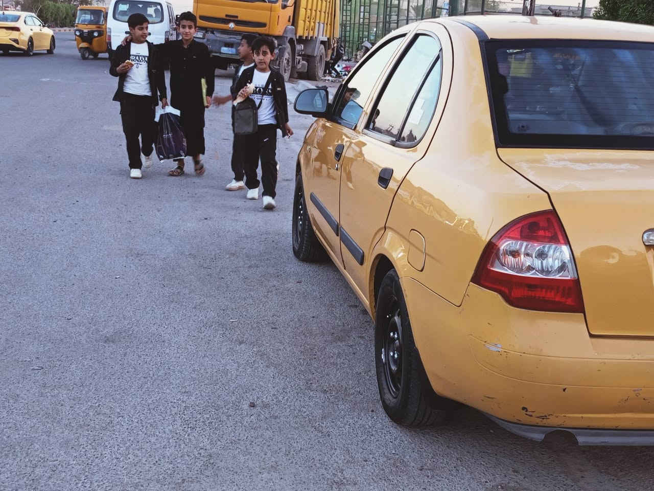 سلام عليكم طيبه 15 سياره جاهزه ونضيفه مكينه وكير صدر كهربائيات تبريد كله شغال وجاهز ماتصرف عليها ربع كبل لشارع بيها نص جاملغ امامي مصبوغ فقط سعرها 36 ؟***********
