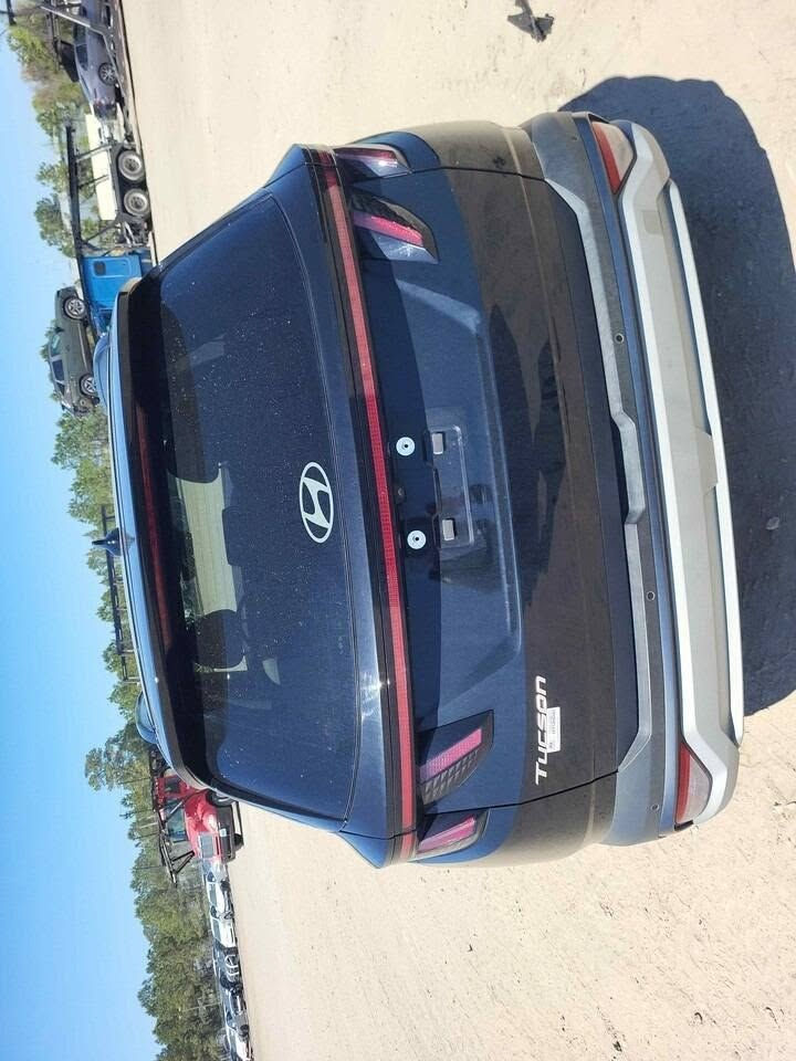 ! للبيع Hyundai Tucson Limeted2025
فوول مواصفات أعلى فئة بالتوسان بانزين. 
ما يصير بيها تصليح لآسمكرة ولآ صبغ فقط شد الغراض المكسورة...وتطبيگ باب وچاملغ لون بلاك أسود ملكي وداخل جلد أبيض أوف وايت المرغوب ماشية ٢٣ ميل حقيقي.سيارة واصلةتشتغل وتمشي من أمريكا تباع على حالها بدون تصليح... 
سيارةحرة وواصلة لبغداد  تترقم بجميع المحافظات عدا كردستان السعر192ورقة وبيها مجال للشراي. 
السيارة معروضة بمكتب شركة
...للأستفسار.العنوان بغداد حي القاهرة شارع الضباط مقابل حسينية آل الرسول

تلفون أو واتساب ***********
