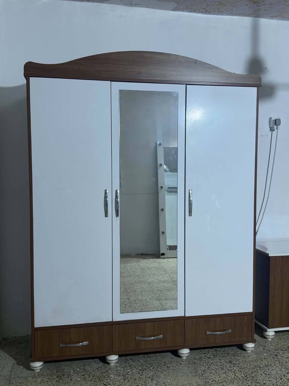 اثاث مستعمل • قليل • خزائن