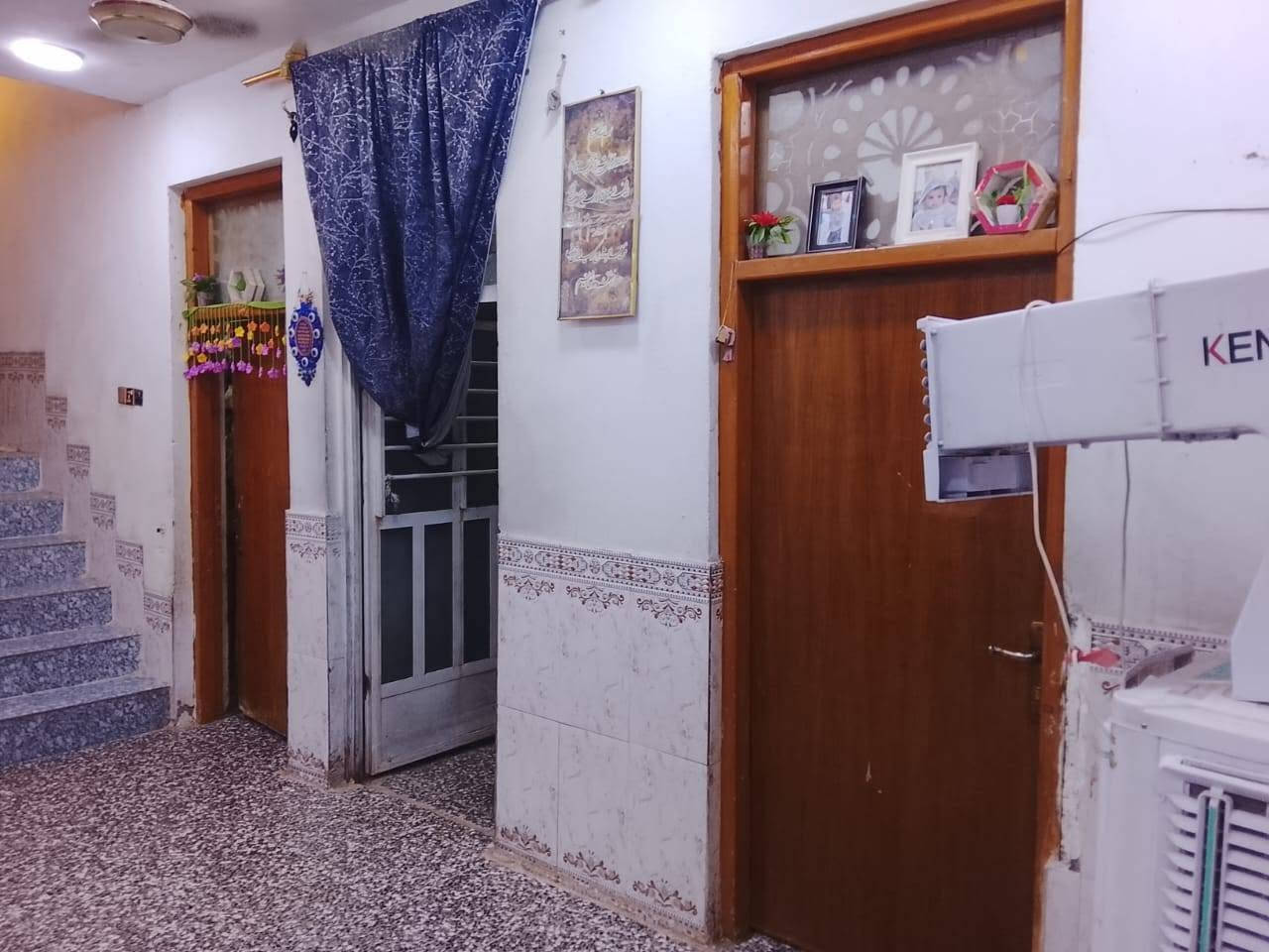 السلام عليكم
البيت #للبيع مساحة ٢٠٠ متر / 
#موقع الجعارة حي المنتظر /تبليط + مجاري 
4 غرف نوم + مطبخ + صالة + استقبال 
#استفسار اكثر أتصل ***********
