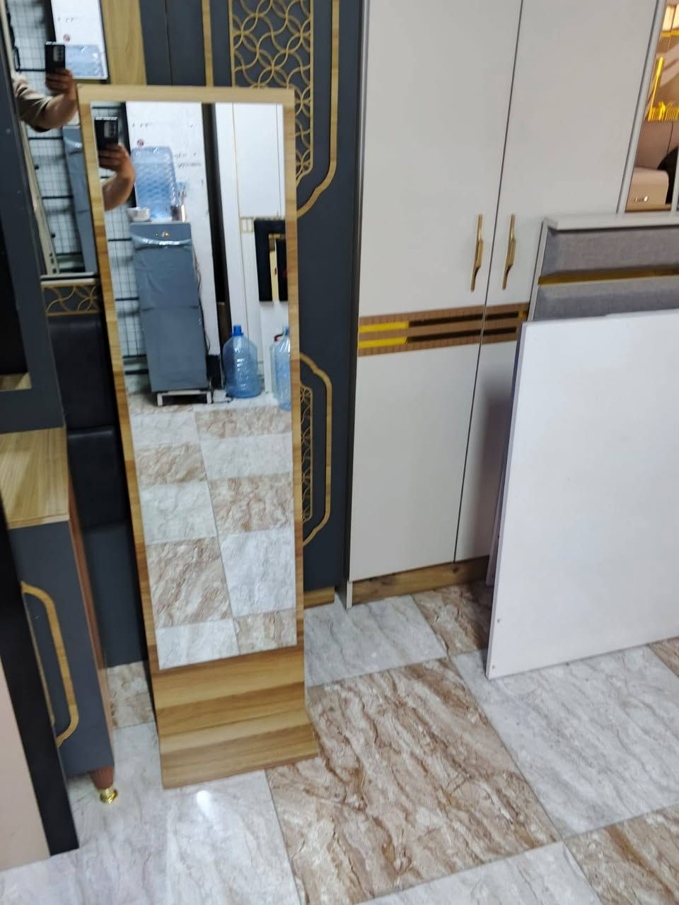 غرفه للبيع سعر ٦٥٠ بيها مجال عنوان كركوك ***********
