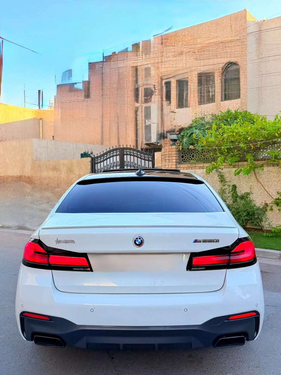بي إم دبليو 550i M Sport موديل 2021

الممشى: 80,000 كم
المحرك: 4.4 لتر V8 توين تيربو
الدفع: xDrive دفع رباعي
القير: أوتوماتيك 8 سرعات

المواصفات:
• باكيج M Sport داخلي وخارجي
• إنارة Adaptive LED
• إنارة داخلية Ambient
• فتحة سقف
• دخول وتشغيل بصمة
• عدادات ديجيتال
• شاشة عرض على الزجاج Head-Up Display
• كاميرات 360 درجة
• حساسات أمامية وخلفية
• نظام Parking Assistant
• رادار النقطة العمياء
• تحذير مغادرة المسار
• تحذير التصادم الأمامي
• مثبت سرعة متكيف
• كشنات كهربائية مع Memory
• تدفئة وتبريد الكشنات
• دركسون M Sport
• نظام صوتي فاخر
• Apple CarPlay وAndroid Auto
• شحن لاسلكي
• تكييف أوتوماتيك
• جنوط M Sport
• نظام تعليق رياضي
• فرامل M Sport

الفحص مفتوح للمشتري الجاد وبأي مكان يختاره.

المكان: بغداد، الأعظمية
رقم الهاتف والواتساب: ***********
