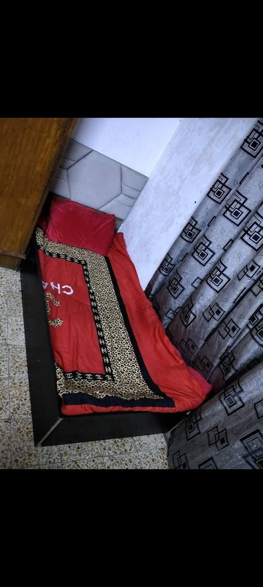 غراض للبيع المكان بغداد جديدة

نص مكتوب في الصور:
- *********** مرجوحه جديده وتشتغل موسيقى
- *********** صينية حنة مستخدمه مره وحده
- 20 ب
- ***********
- لوحات للبيع السعر كلهم ب 10
- بايسكل للبيع رقم الهاتف ***********
- ***********
- جربايه للبيع السعر 60
- ب 10 قفل ***********