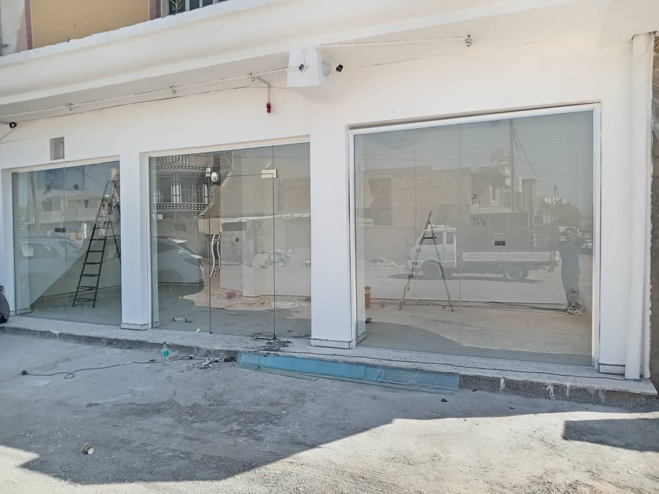 الاخويين للزجاج والمرايا
نعمل كافة الأعمال الزجاجية العادي والمقسى 10 ملم و G60 والالمنيوم ونعمل كافة المحلات والواجهات التجارية والبنايات. 

للأستفار الاتصال عل الارقام التالية.
*********** سيد حسن
*********** سيف القريشي
