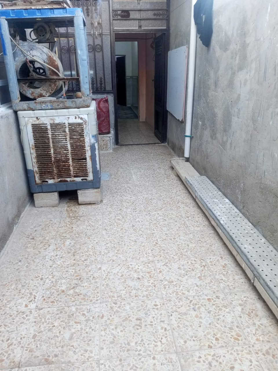 بيت   100 متر ب 25  وبيه مجال 🤑
( شغلل جناي فووول )  

طابو زراعي سند 25 + مشمول بلتطويب + مرقم من البلدية 

العنوان / شارع الصب مقابل حي العسكري (شارع مدرسة در النجف الاهليه) 

كامل من كلشي  مفتاح ✨

غرفة نوم .... مطبخ..... ... صحيات داخل وخارج  ..ستقبال 

السعر 25  وبيه مجال 
البناء -- بلوك + عگادة 

ملاحظة// متوفره كافت المساحات 50متر 80متر 100متر 120متر 150متر 200متر وكل هاذه وباسعار مناسبه ومل الخدمات متوفره 

استفسار
أتصال ‏ ‏‪‏‪***********‬‏
 ‏واتساب ***********
