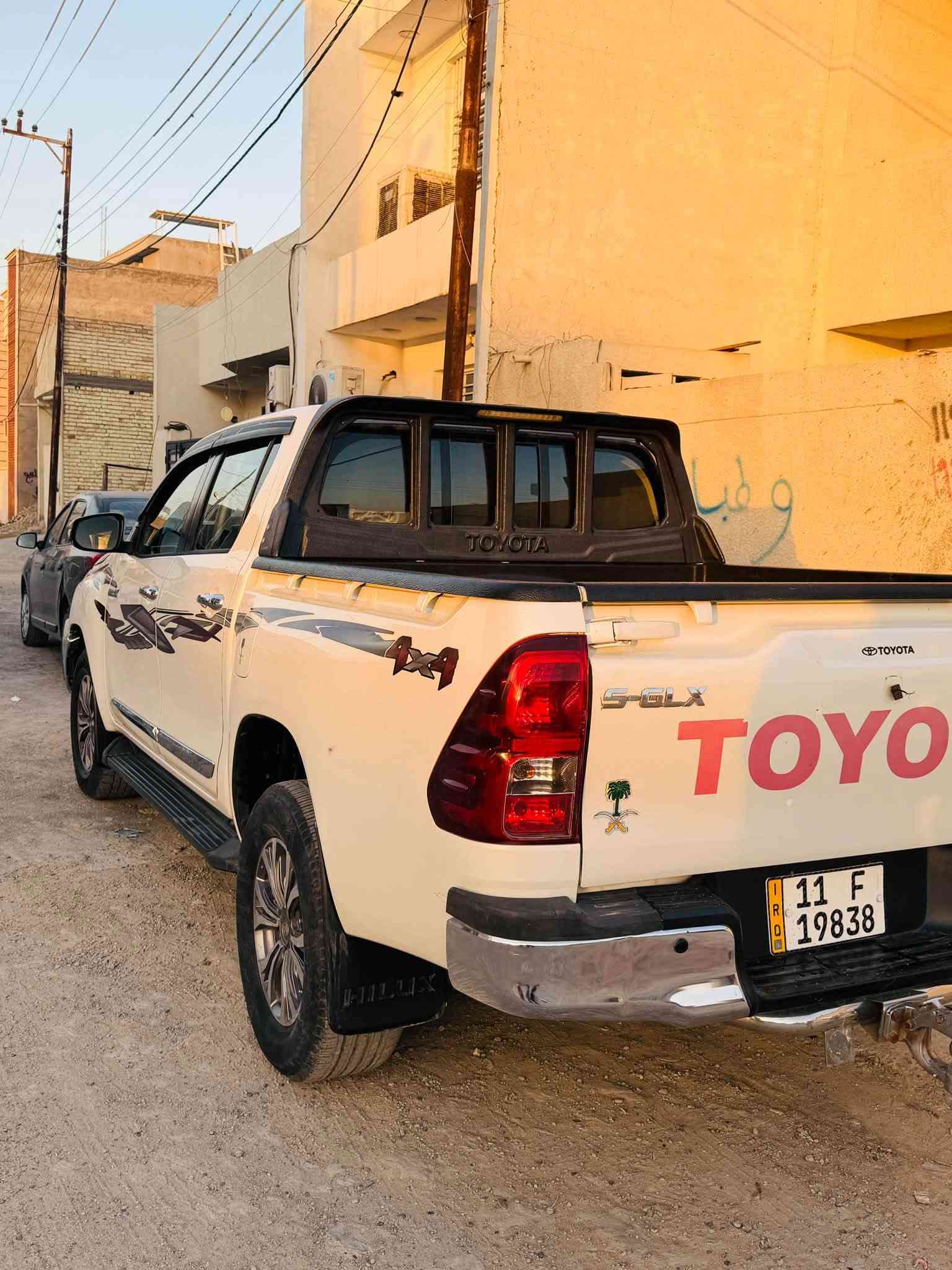 سلام عليكم هايلوكس للبيع ٢٠١٦سعودي بصمة فول مواصفات بانزين كفالة عامة عداالجاملغ  السايق بي بارد مامفتوح مكينة وكير وحدادية كفالة مكان السيارة بغداد الدورة ***********
