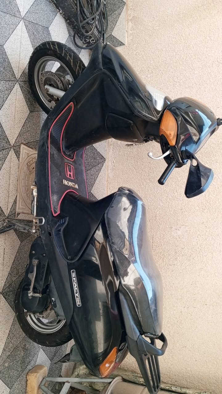 السلام عليكم
للبيع
دراجة رمبه سبيسي ياباني بلادي كهربائيات كله شغاله تايرات جديدة سلف هندر كله شغال مكينه مامفتوحة كفرات اصلي 
ماشيه 21 للستفسار الاتصال على *********** للشراي فقط رجآ العنوان كوت
