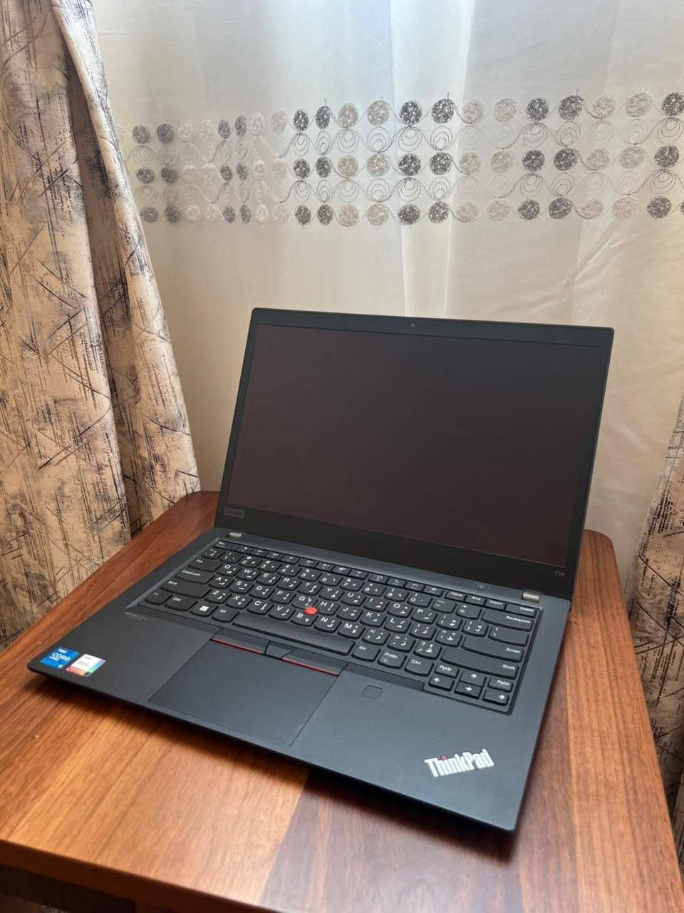 السلام عليكم لابتوب LENOVO جيل (11)للبيع.
اللابتوب جدا نضيف وادائة قوي ومواصفاته جدا عالية يفيد الي عنده دراسة او العاب او تصميم او غيرها من الاستعمالات.

المواصفات :

المعالج intel core i5

الجيل : الحادي عشر. ( 11TH )

كرت الشاشة : inte irex 8GB 

الرام : 16GB DDR4 

الذاكرة ( الهارد ) : SSD 256GB  M.2

الشاشة : حجم 14.3 حوافها جدا ناعمه دقتها  تشغل 4K ضد التوهج ips فدشي كلش راقي.

المميزات:

شحنه تايب سي

 رامات 16 مو 8 فدشي مرتب وسريع

اللابتوب جدا سلم ووزنه خفيف 

الشاشة حجم 14.3 بحواف ناعمه جدا.

اللابتوب جيل حديث ومعالج سريع.

منصب عليه وندوز 11 برو مفعل مدى الحياة.

منصب عليه اوفس مفعل مدى الحياة .

كيبورد عربي انكليزي ليزري .

غالق كامرة سلايد .

كامرة امامية جدا واضحه.

سماعات ستيريو .

بطارية اللابتوب ليثيوم تطول وياك بالاستعمال المكثف اقل شي 4 ساعات

المنافذ :

منفذ التايب سي للشحن

منفذ التايب سي للبيانات

منفذ HDMI

منافذ USB ومنفذ Aux

الملحقات :

ملحقاتها كله كاملة وجديدة غير مستخدمة لان ماصارلي فترة بسيطة جدا من اخذته.

شاحنة اللابتوب اصلية

جنطة اللابتوب ماركة اصلية وبعدهي جديدة مامستعمله ابدا .
سعر 350 وبي مجال 
***********
