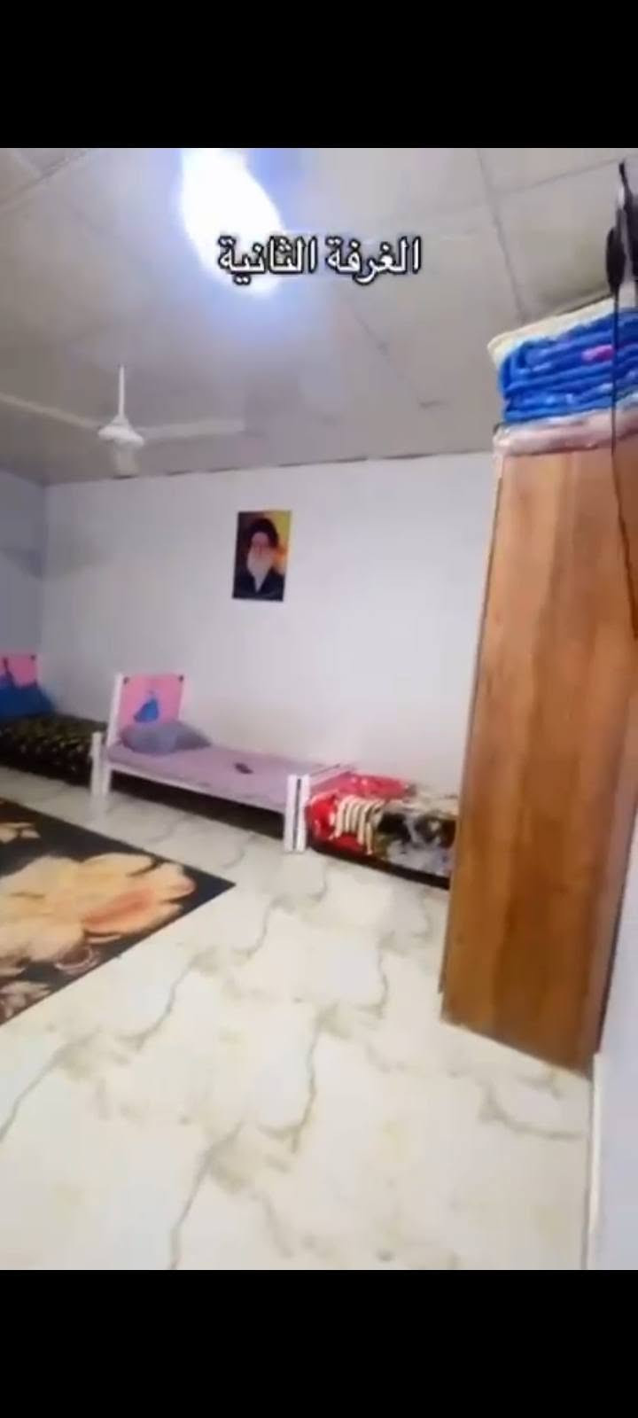 بيت للايجار يصلح لطلاب اوعوائل عنوان الكزيزه قرب مدينه الرياضيه غرفتين وصاله وستقبال ومطبخ وصحيات سعر 350 قفل ***********

نص مكتوب في الصور:
- الاستقبال
- الغرفة الثانية