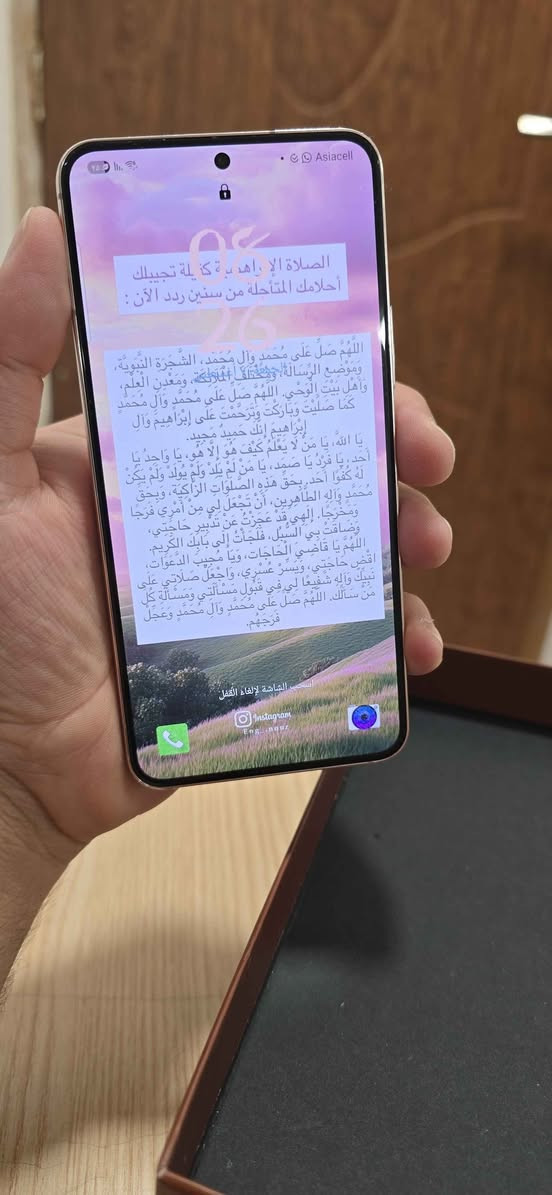 Rose Gold  Galaxy S22 نظيف وكفالة من أي عطل، النسخة اليابانية المرغوبة (Docomo) اللي تدعم تسجيل المكالمات تلقائياً! الجهاز يجي بذاكرة عملاقة 256 جيجابايت، ويدعم شبكات الـ 5G السريعة، مع أحدث نظام أندرويد وكافة ميزات الذكاء الاصطناعي (Galaxy AI) الجديدة. الجهاز شاشة وكاميرات ونظافة على الشرط وبسعر قفل 350 ألف دينار عراقي!
​للحجز والاستفسار التواصل مباشر على الرقم: *********** (واتساب أو اتصال). بغداد, العراق
