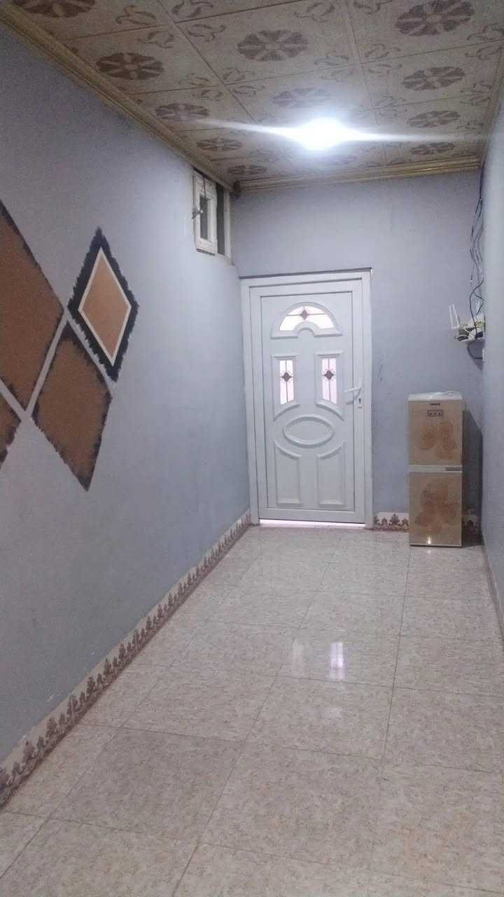 بيت للبيع طابو ملك صرف سعره جدا مناسب  واجهته ٥ونص نزال ٢٢ ونص مساحته ١٢٣ و. ٧٥ يحتوي ع غرفه نوم نظام سويت  وكراج وصحيات خارجيه ومطبخ ومدخل  واستقبال وممر العنوان حي الواسطي خلف جامع الجبوري ***********
