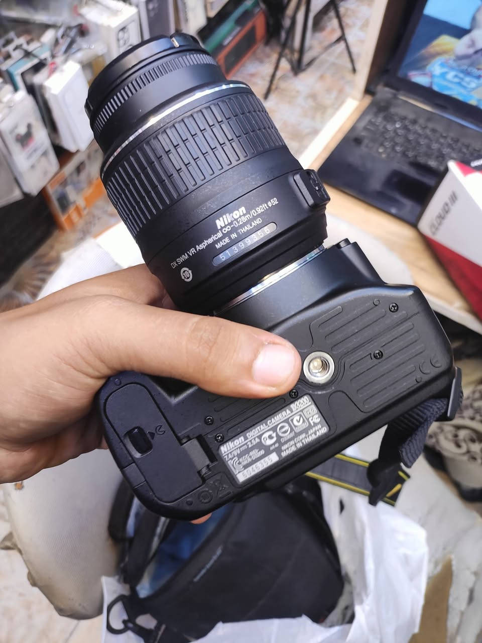 نيكون D3200 • عدسة ١٥-١٨مم • نظيفة جدا