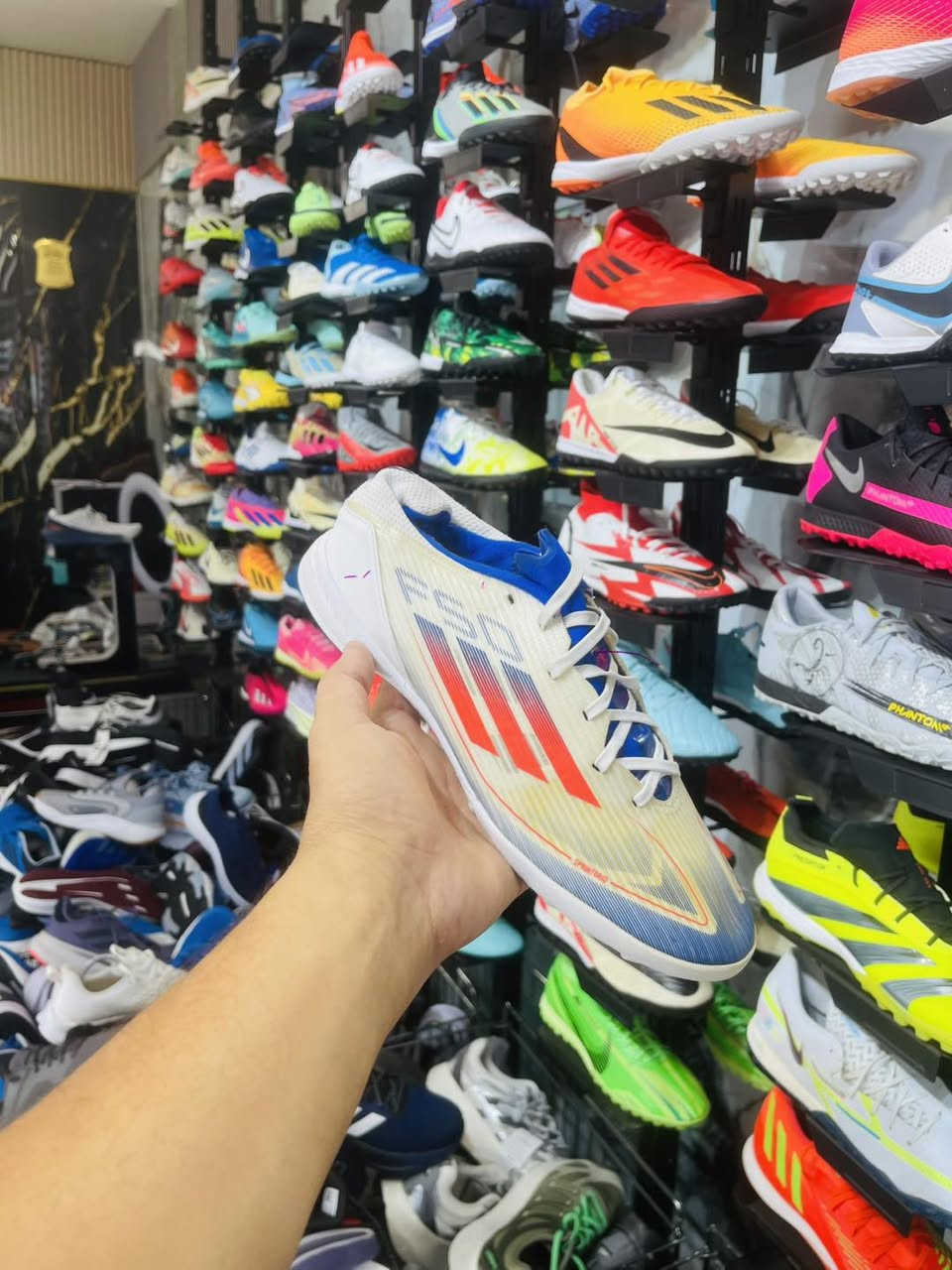 🔥 وصلت قطع البالة المميزة إلى بيج السيد 🔥

👟 من أرقى الموديلات والإصدارات الحديثة
✨ أحذية بالة محببة ومستخدمة بحالة 100%
💯 اختيار مرتب وجودة تستاهل
📏 القياسات المتوفرة: 42

إذا تدور على موديل راقي وسعر مناسب، لا تفوّت الفرصة 🔥

📲 للطلب والاستفسار واتساب:
***********

📍 بيج السيد — الأصالة والجودة عنواننا 🤍 #عنواننا
