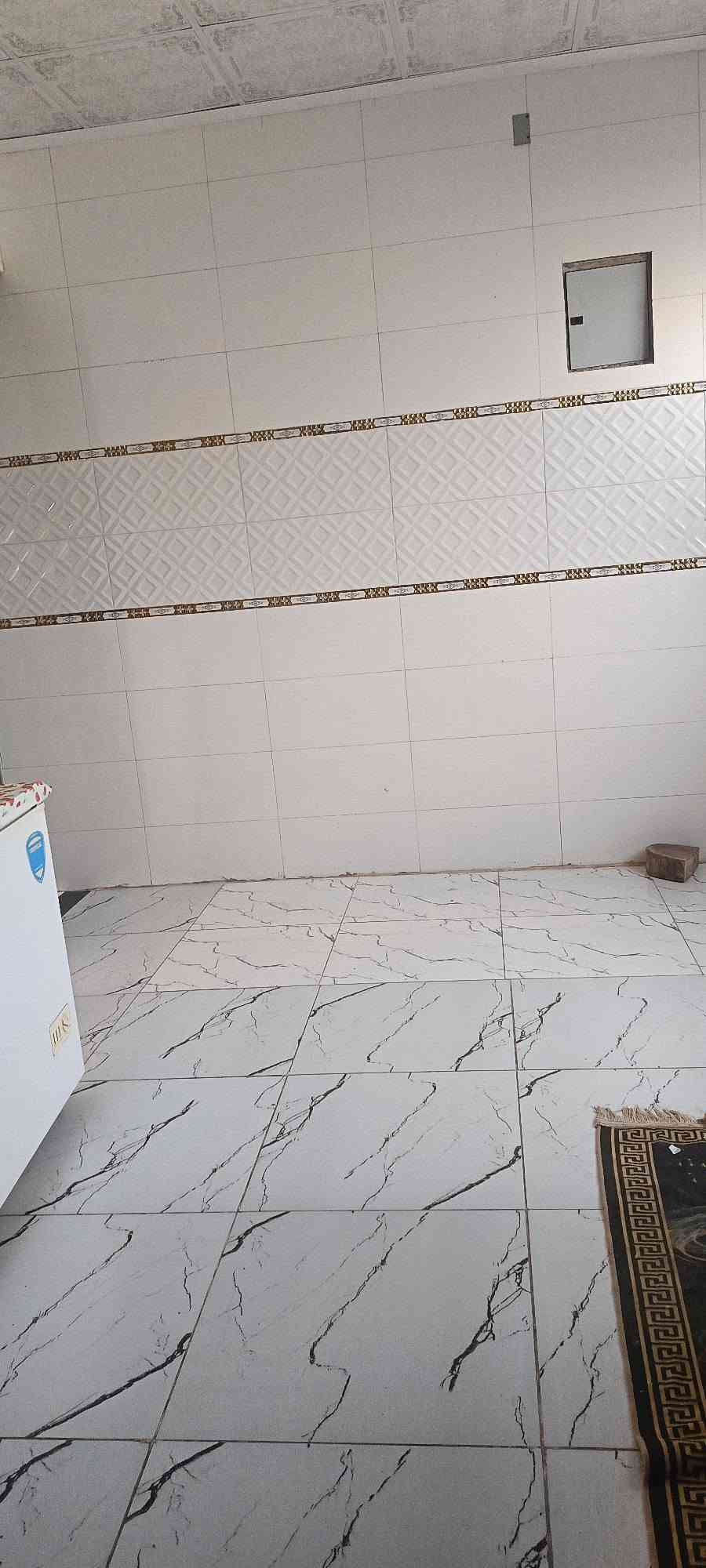 بيت للبيع 200متر شارع المطحنه شارع 32 غرفتين3×4 صاله 10× 5استقبال 4×6مطبخ 5×4ونص غرفه بالسطح مكامله عالنص صحيات مناور 2  ركن علـّۓ. شارعين شارع مبلط بالباب مقابيله اسواق قريب علـّۓ. مدرسه الرحاب كهرباء مي مولد ذهبي السعر 68مليون قابل لتفاوض منطقه كلش هادئه اي استفسار خاص او اتصال علـّۓ. رقم صاحب الدار *********** زراعي مشمول بقرار 320مرقم م̷ـــِْن البلديه
