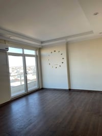 شقة للإيجار • سبليت • قريب مجد لاند